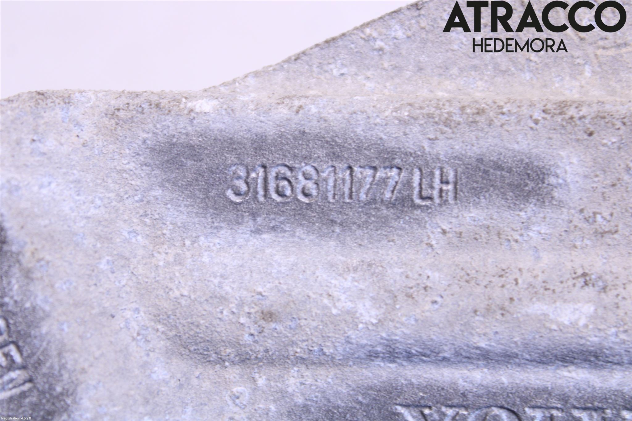 Volvo XC60 18- Bladfjäderhänke Bak