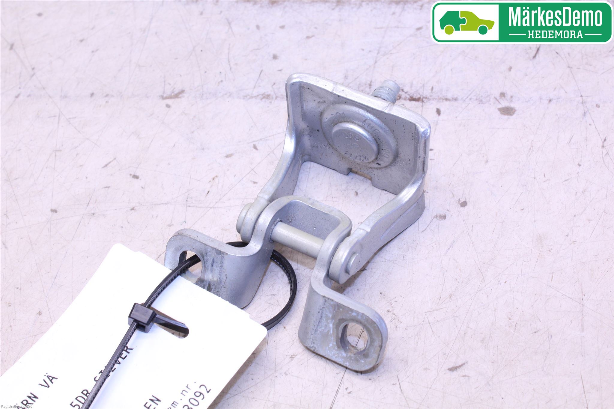 Skoda RAPID Bakluckegångjärn Vä