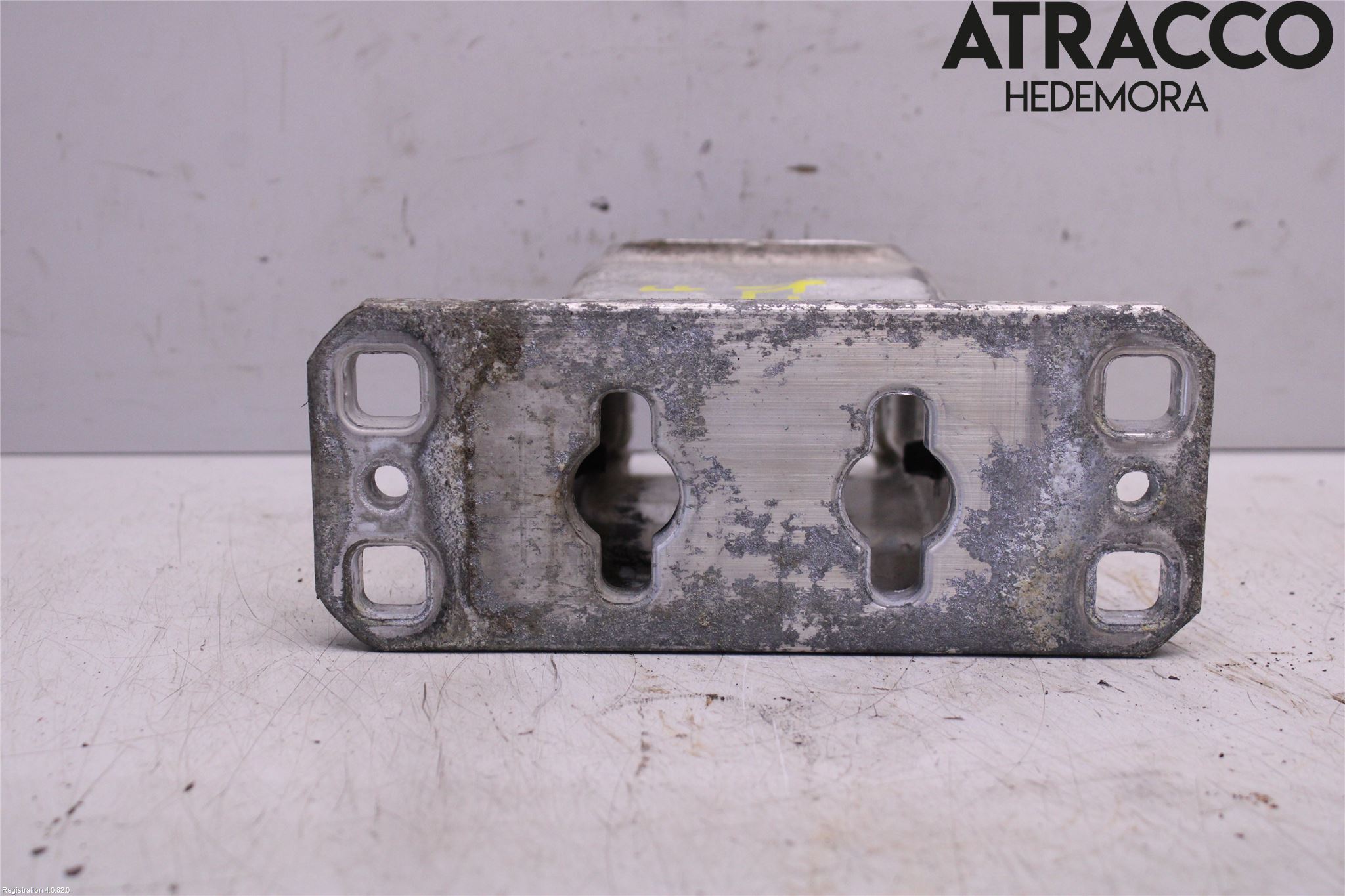 BMW 5 E60/61 Sed/Tou 02-10 Stötfångarbärjärn Fram