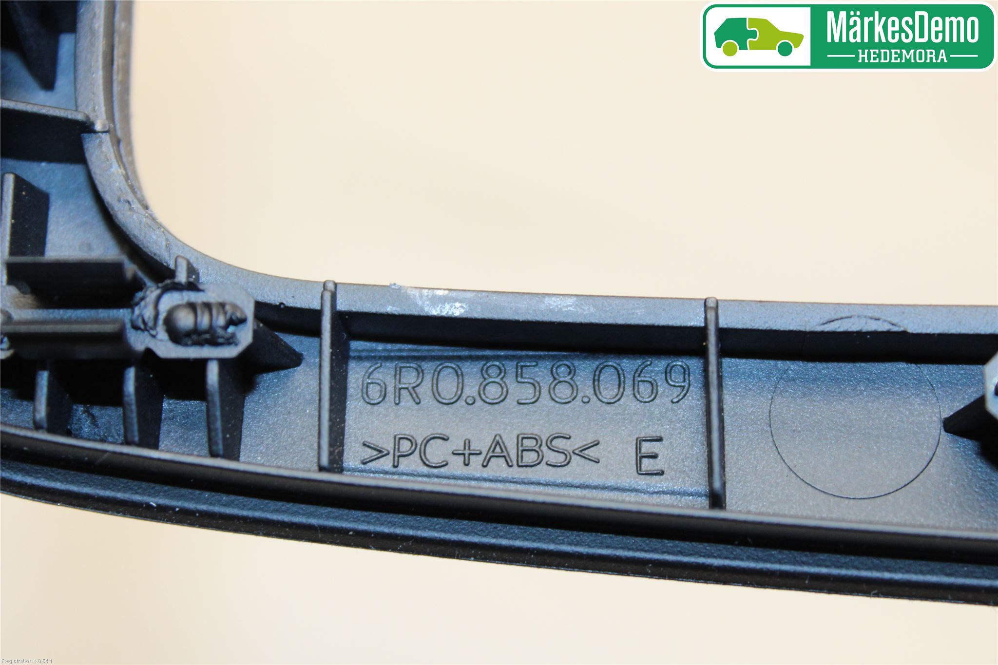 Volkswagen VW POLO 10-17 Instrument-Radio Sarg