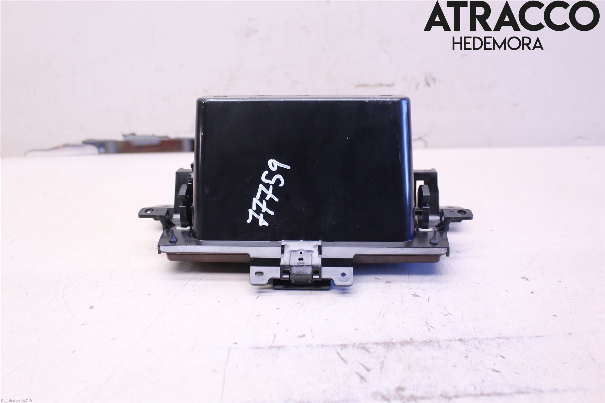 Suzuki GRAND VITARA II 06-14 Instrumentbräda Förvaringsfack