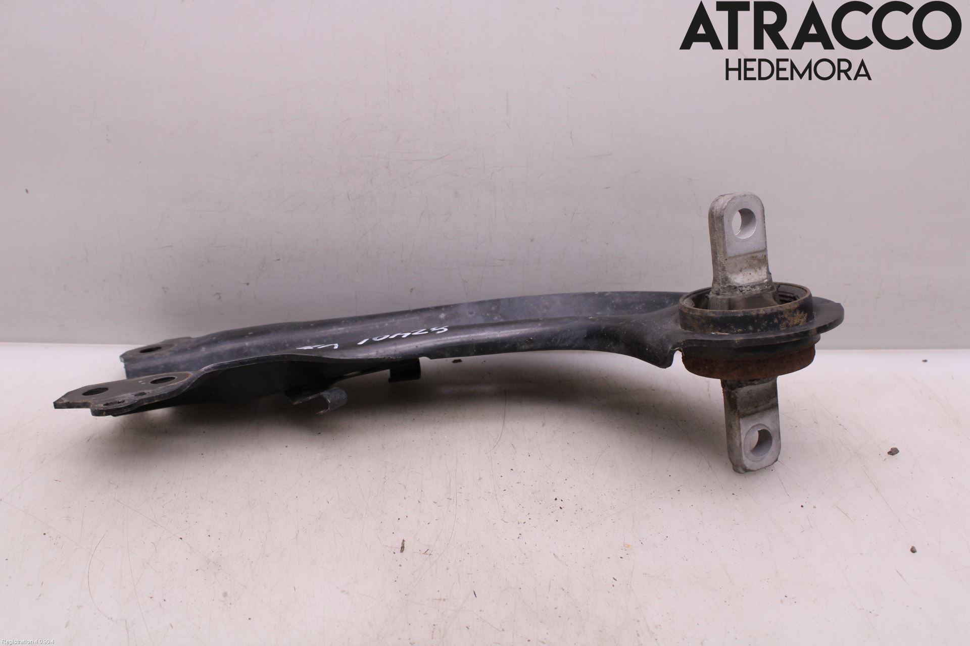 Toyota RAV4 19- Bärarm Bak Vänster