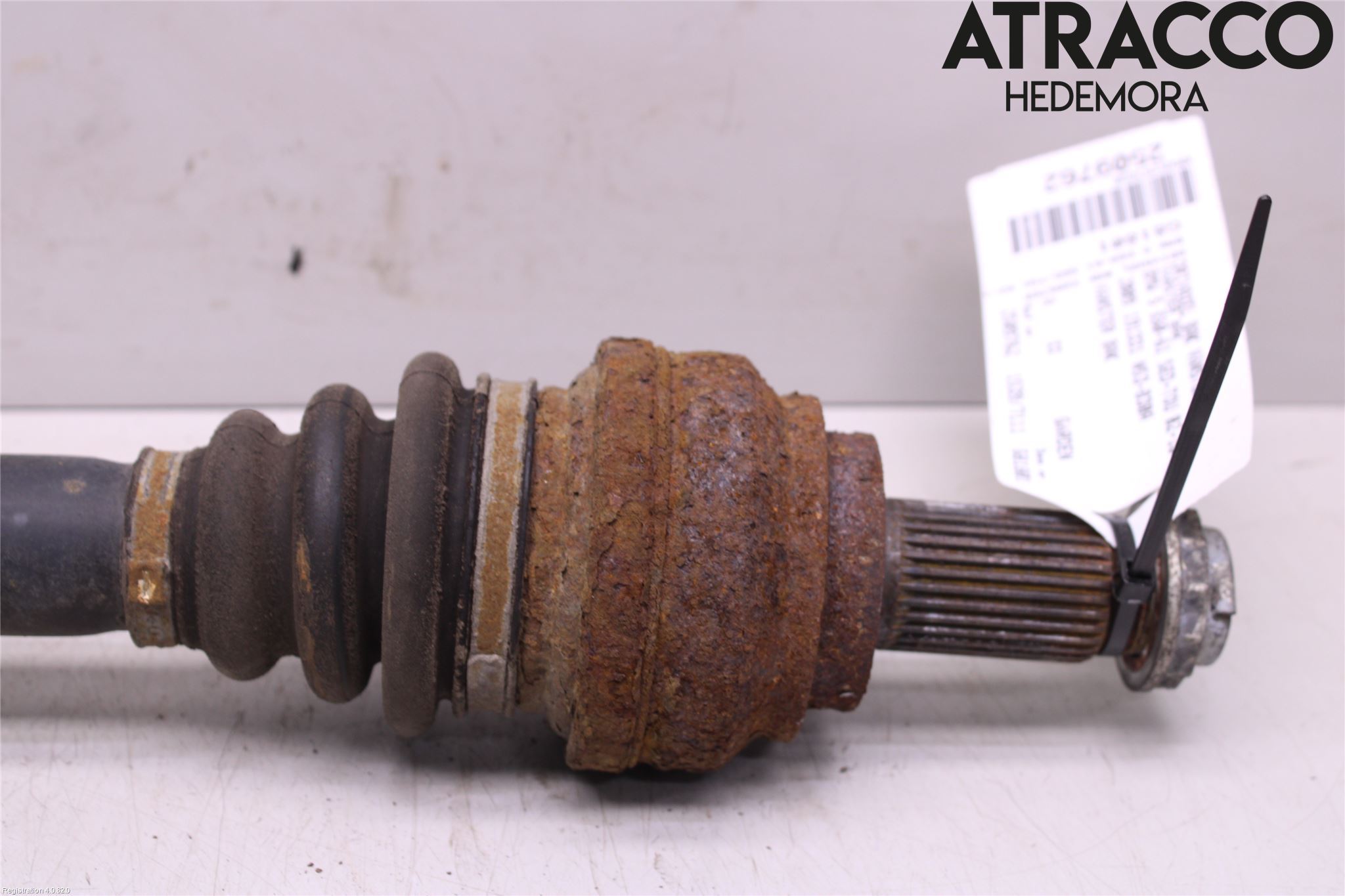 BMW 5 E60/61 Sed/Tou 02-10 Drivaxel Bak Vänster
