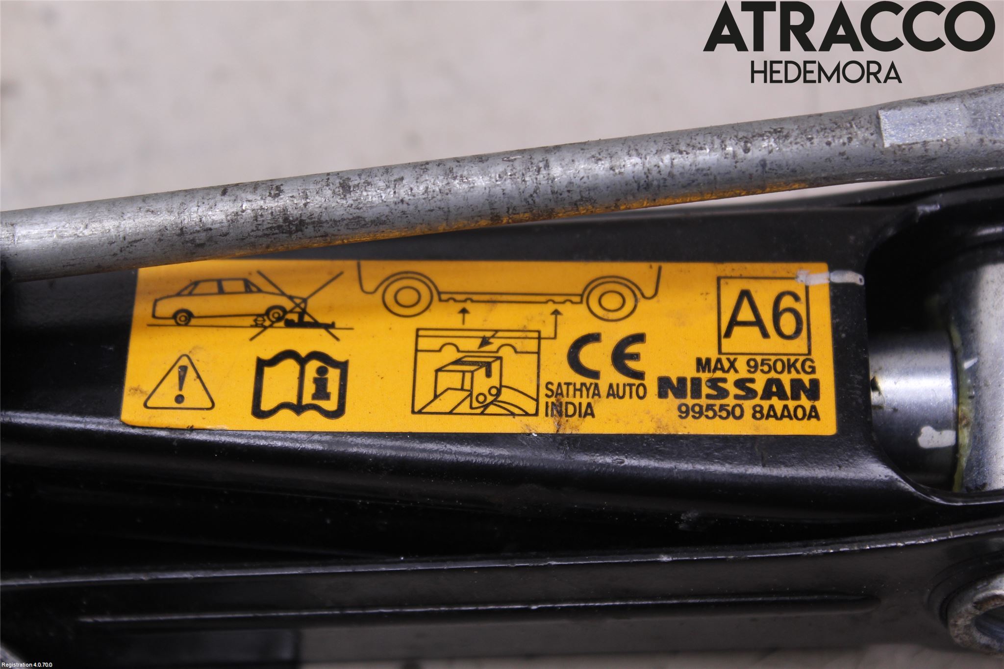 Nissan MICRA 11-16 Domkraft