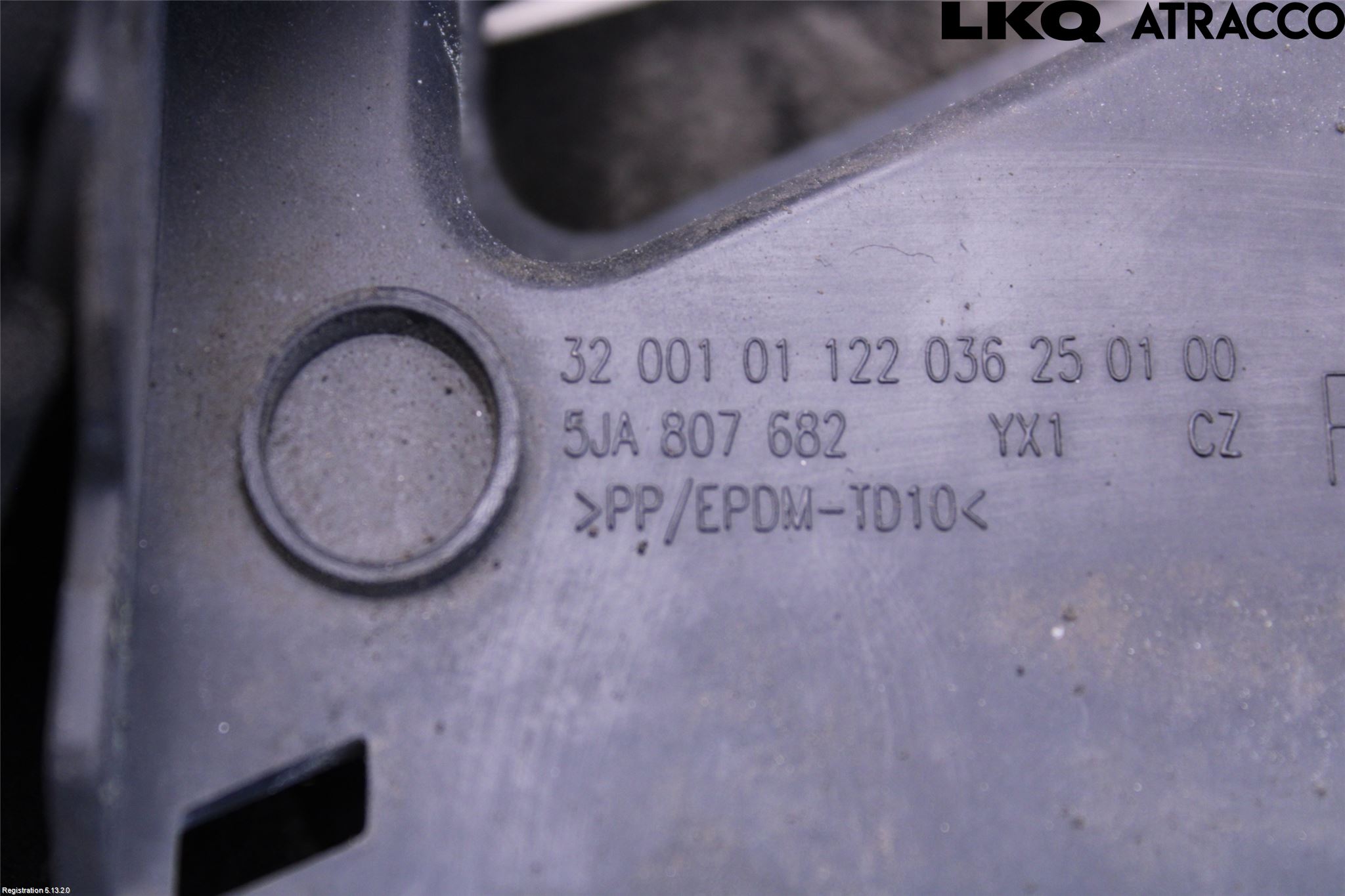 Skoda RAPID Dimljussarg Fram