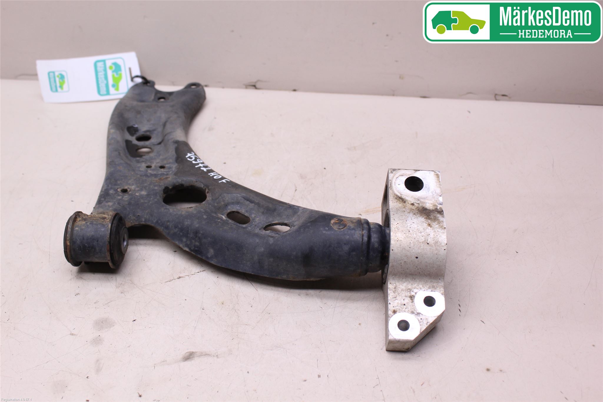 Volkswagen VW PASSAT 11-14 Bärarm Fram Undre Hö