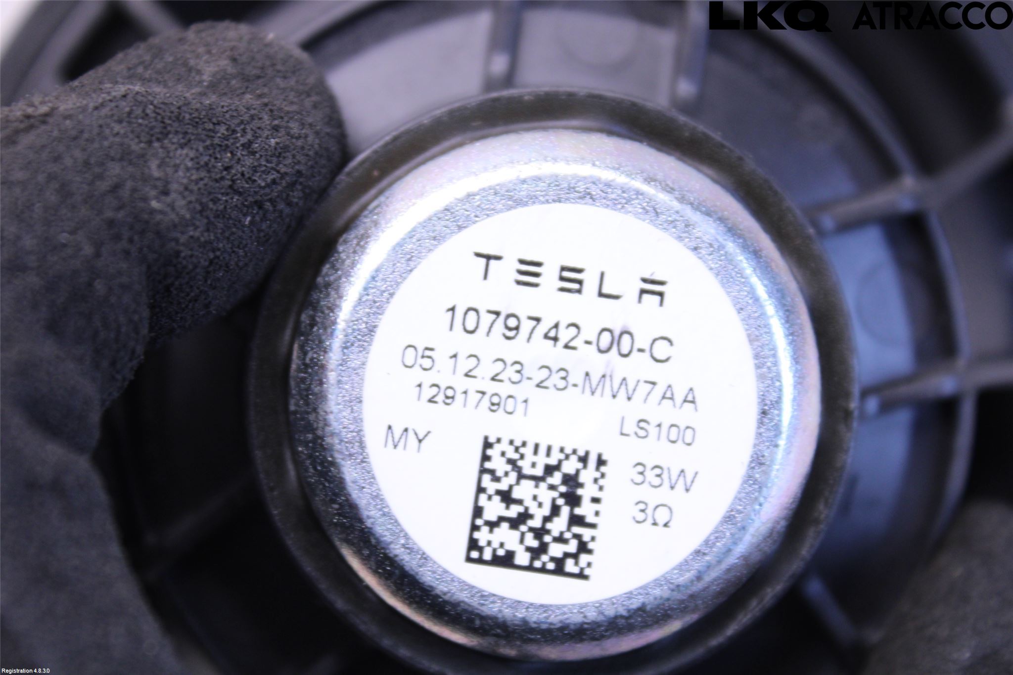 Tesla MODEL Y 21- Högtalare