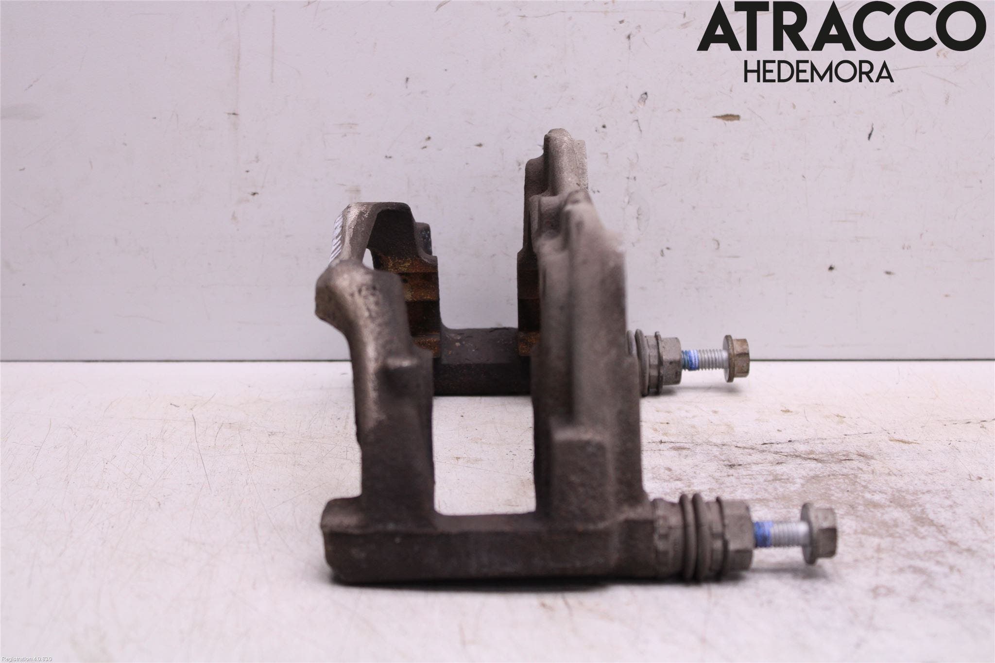 BMW 5 G30/G31/F90 17-23 Bromsokshållare