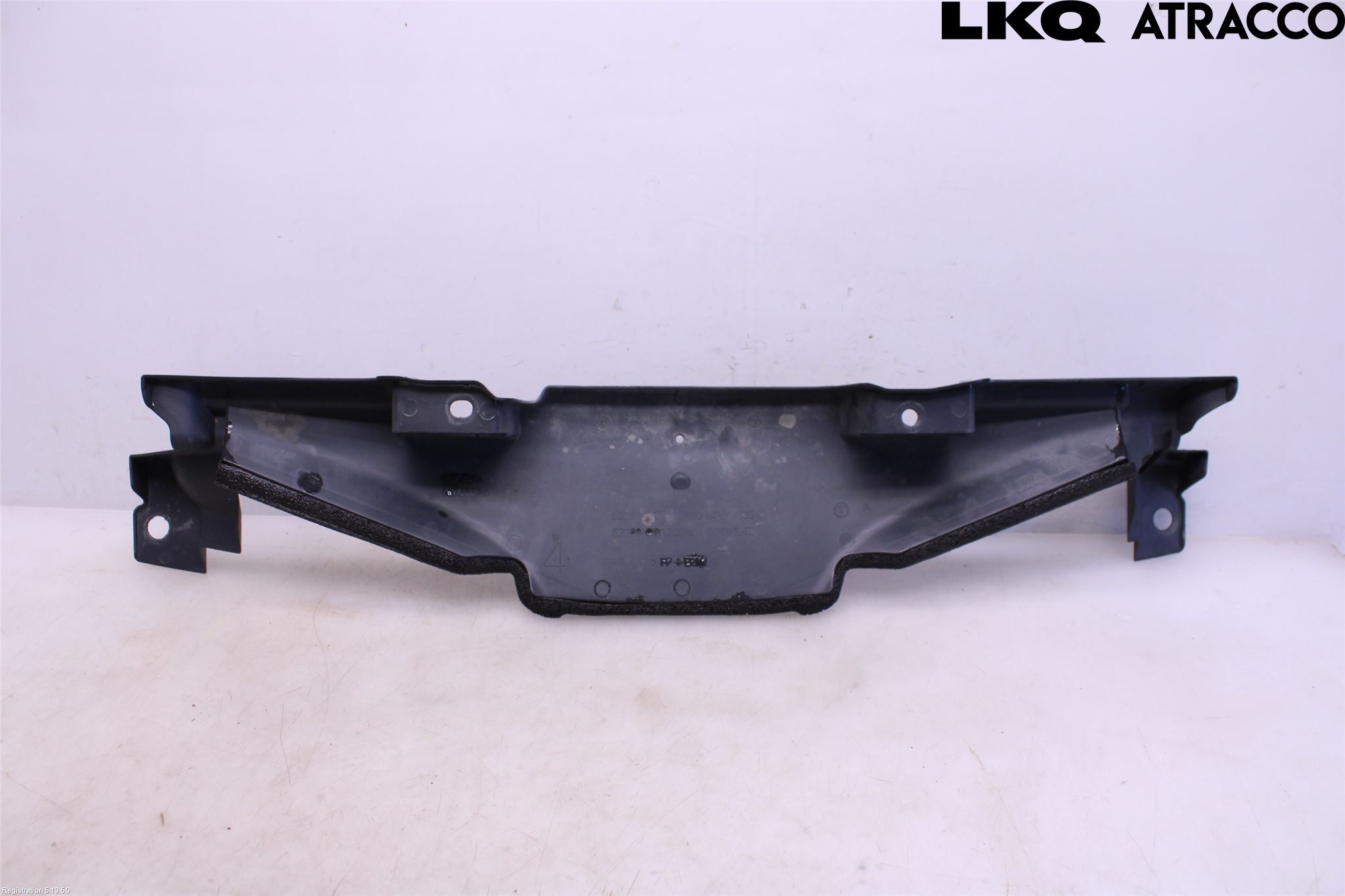 Toyota YARIS XP130 15-20 Täckplast Front