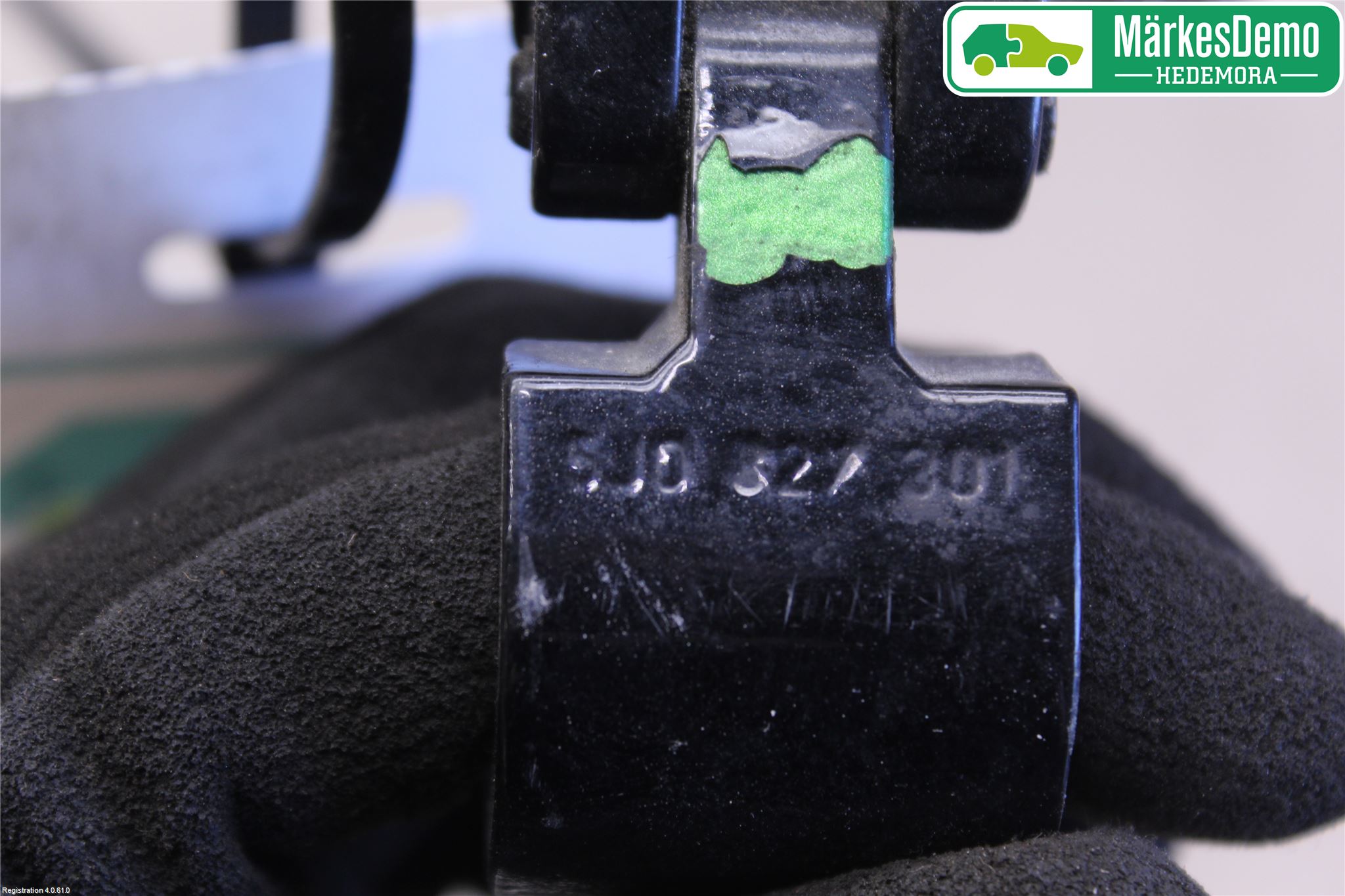 Skoda FABIA 07-14 Bakluckegångjärn Hö