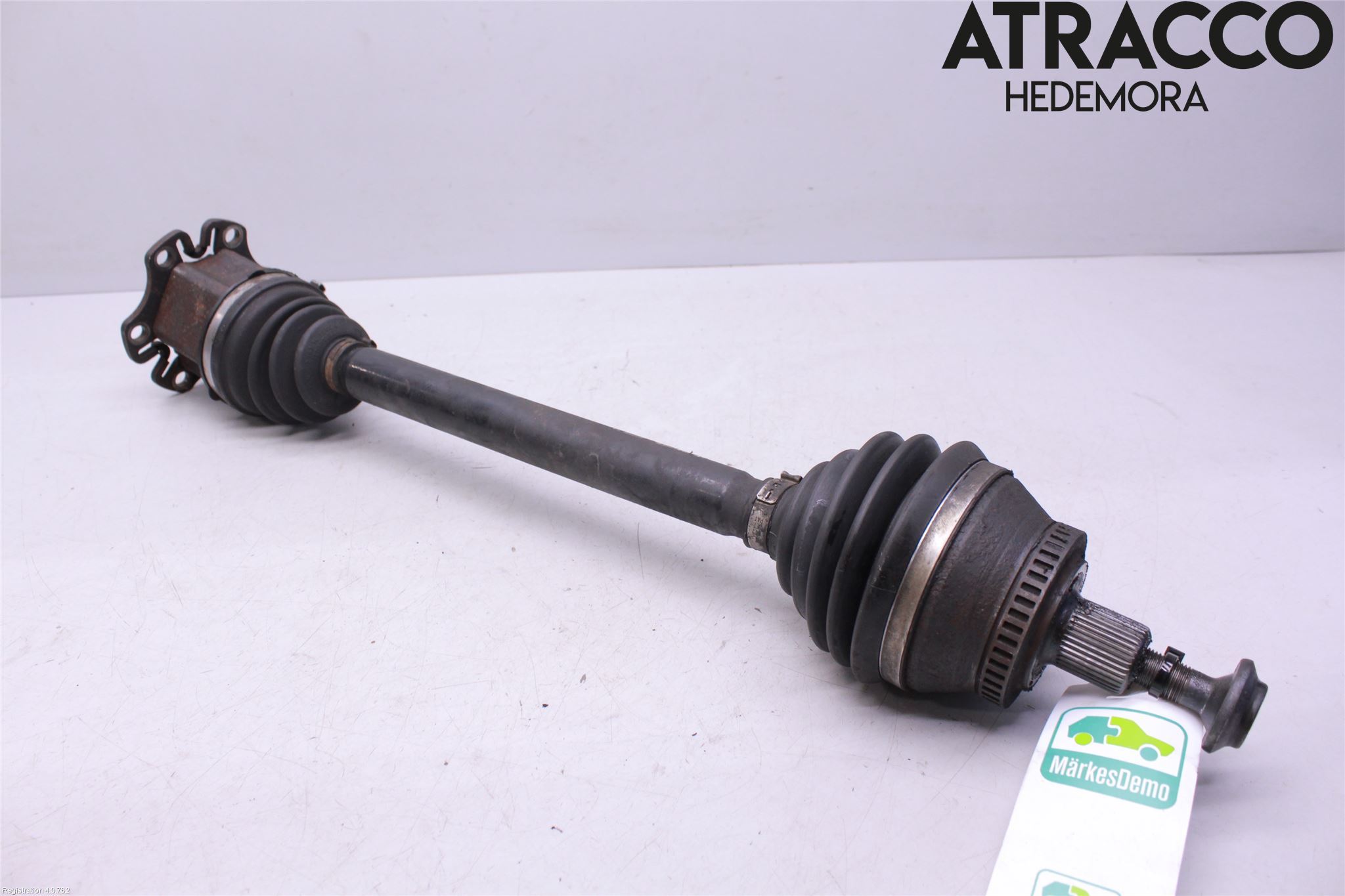 Audi A4/S4 01-05 Drivaxel Fram Vänster