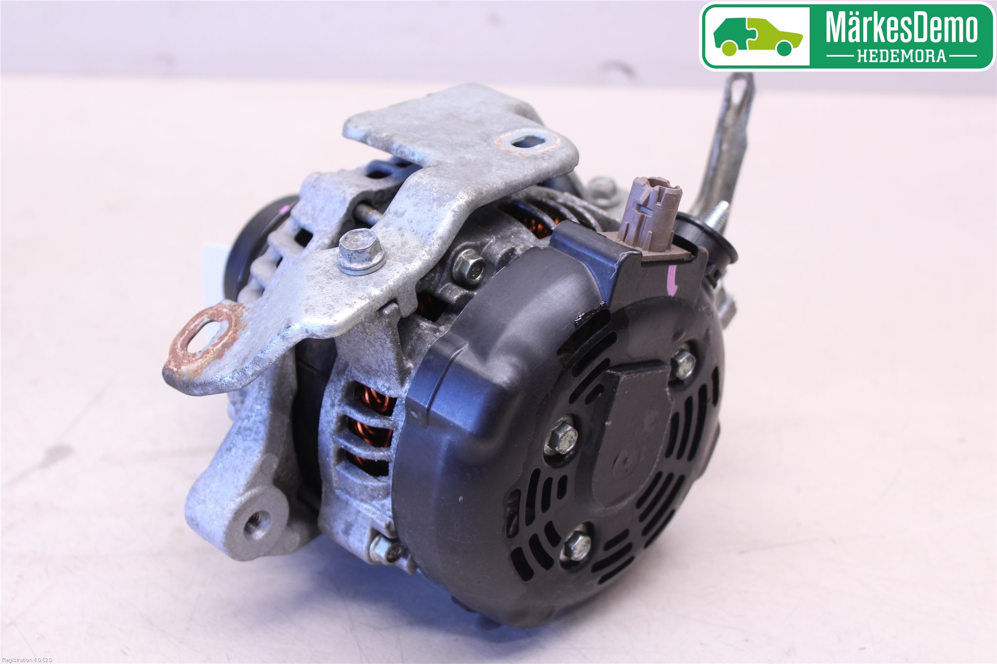 Toyota YARIS XP130 12-14 Generator