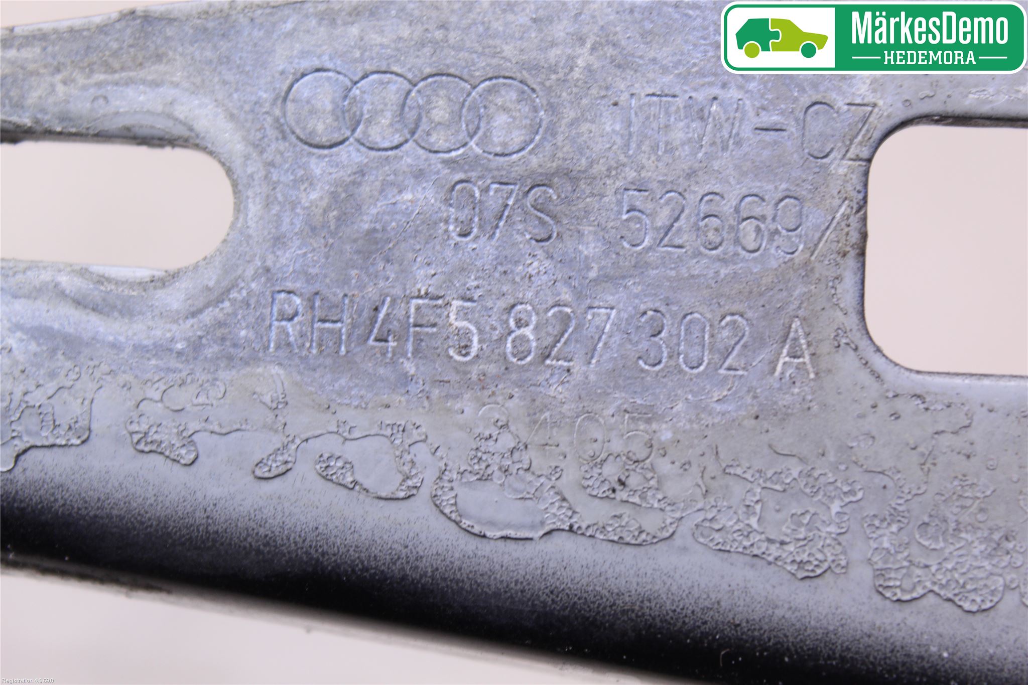 Audi A6/S6     05-11 Bakluckegångjärn Hö