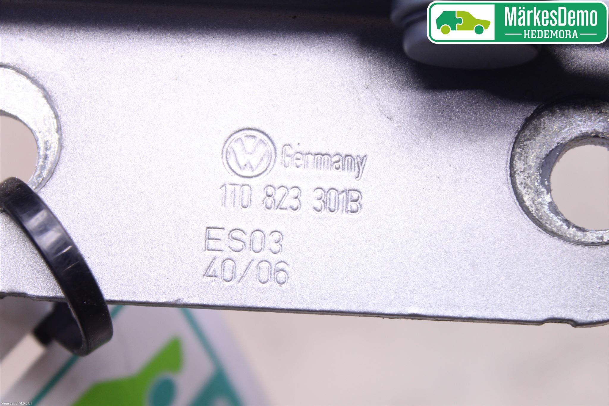 Volkswagen VW CADDY 04-10 Huvgångjärn