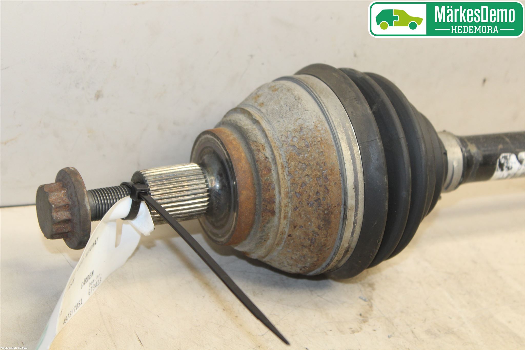 Volkswagen VW CADDY 11-15 Drivaxel Fram Vänster