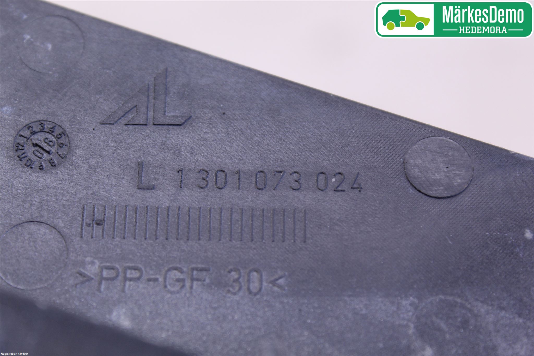 BMW X3 E83     03-10 Strålkast Fästsarg