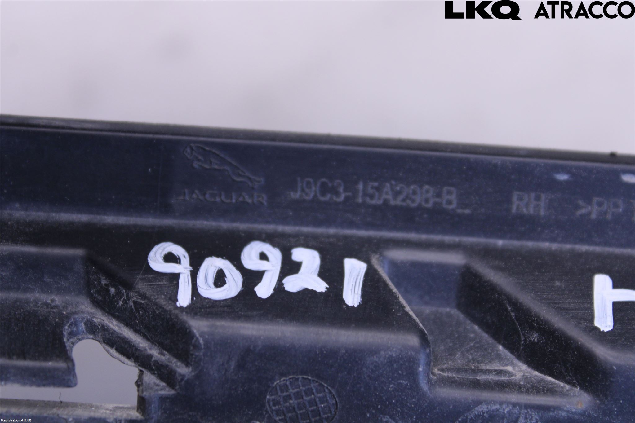 Jaguar E-PACE 17- Stötfångardel Fram Hö