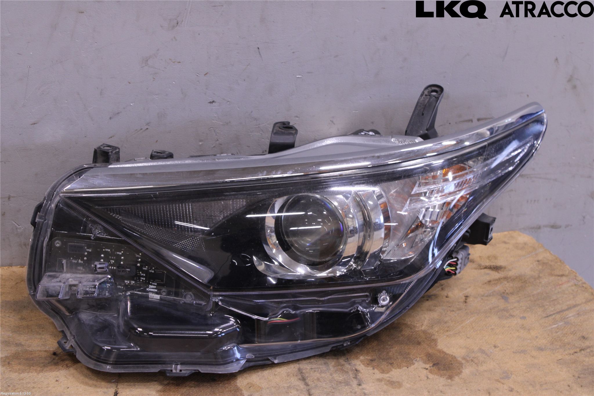 Toyota AURIS 13-19 Strålkastare Vänster