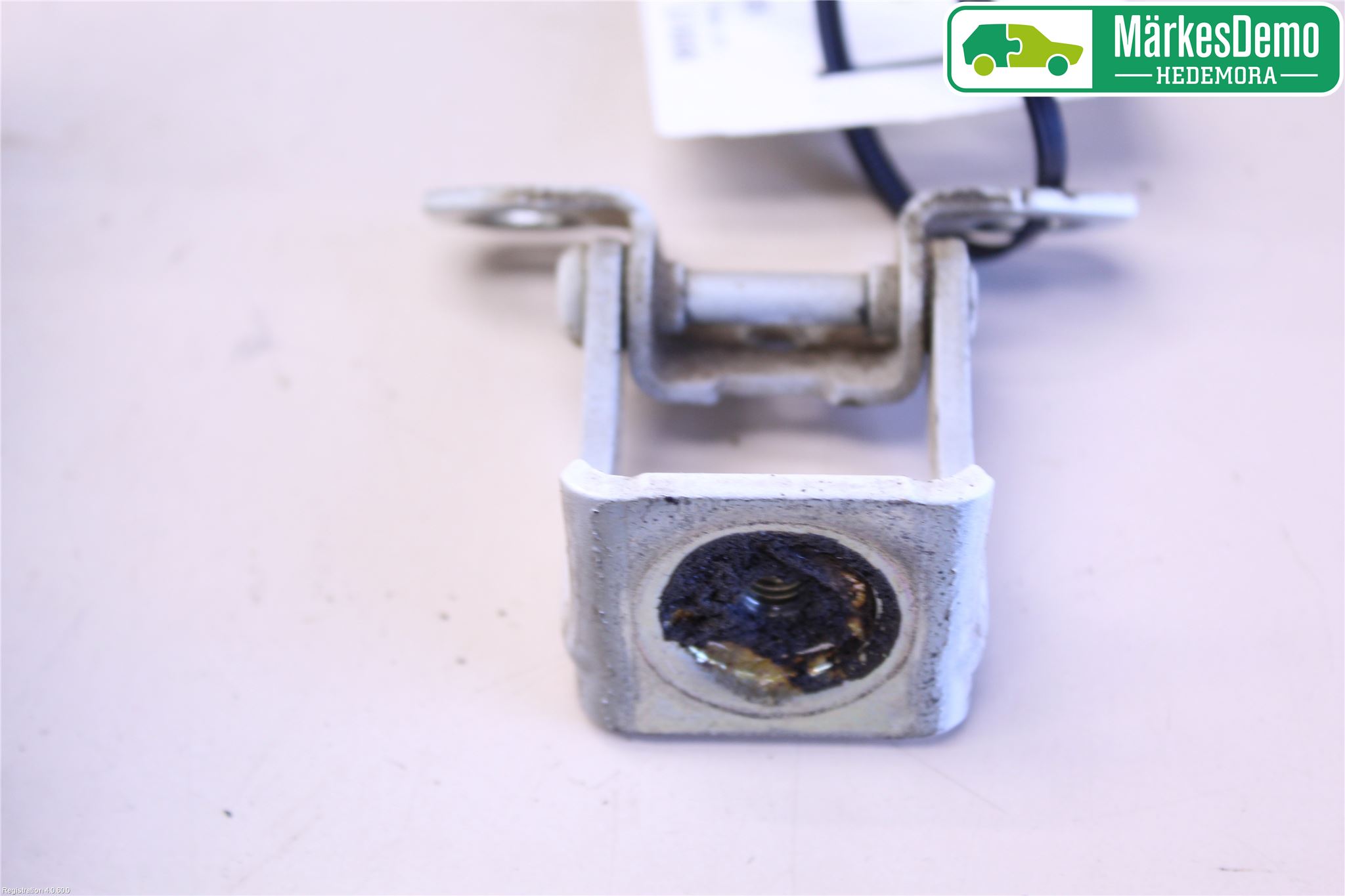 Fiat 500L 13-19 Bakluckegångjärn Vä