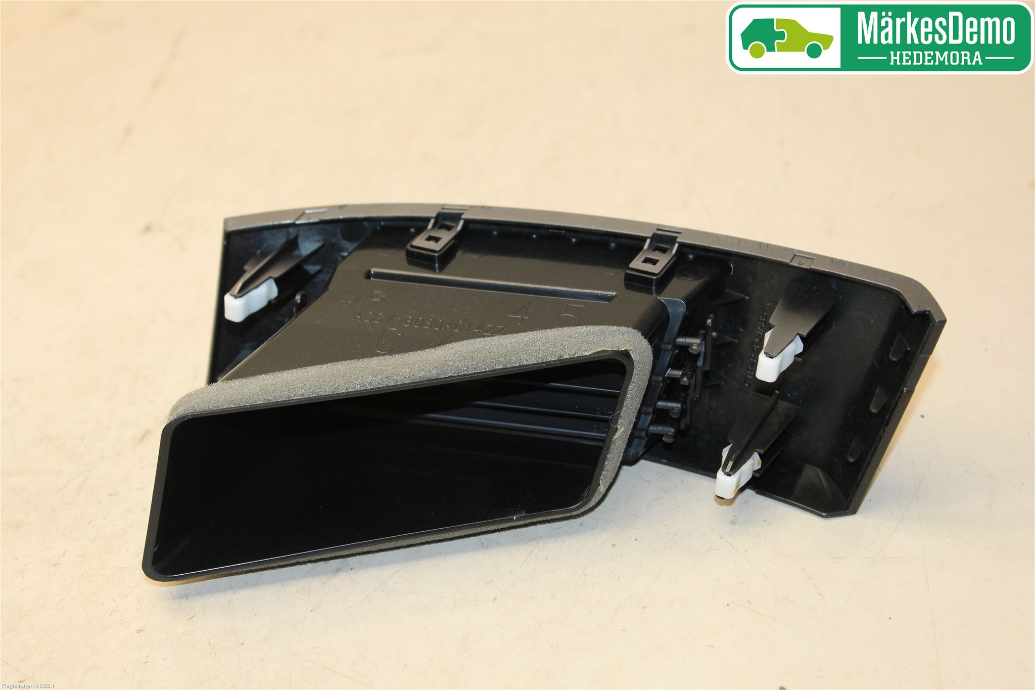 Mitsubishi OUTLANDER 07-12 Defrosterkanal-Munstycke