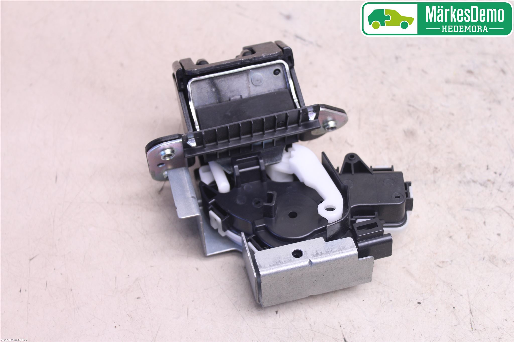 Mazda 2 (DE) 08-15 Låskista Baklucka