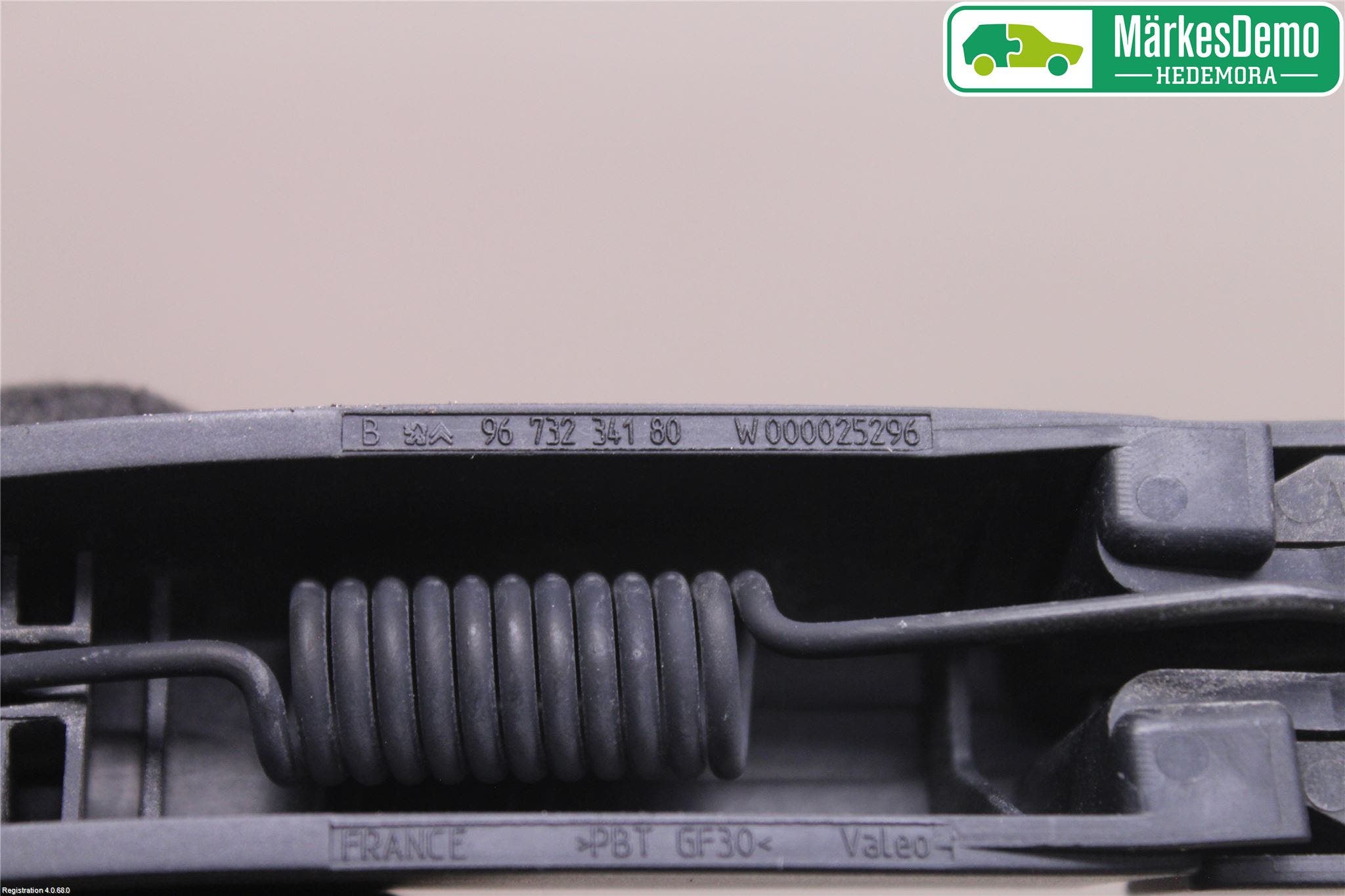 Peugeot 208 12-15 Torkararm-Bakruta