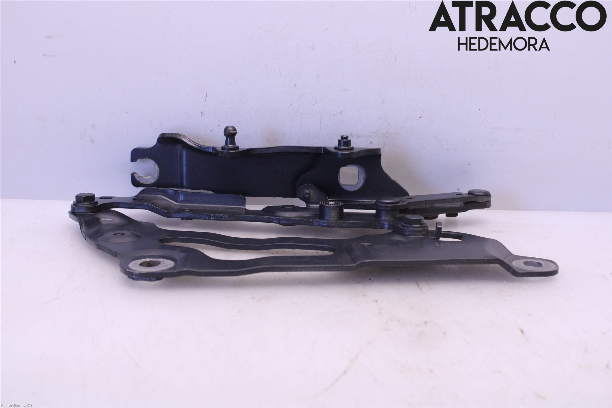 BMW 5 GT F07 09-17 Huvgångjärn