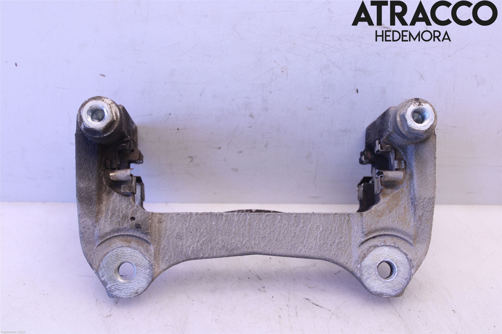 Toyota RAV4 19- Bromsokshållare