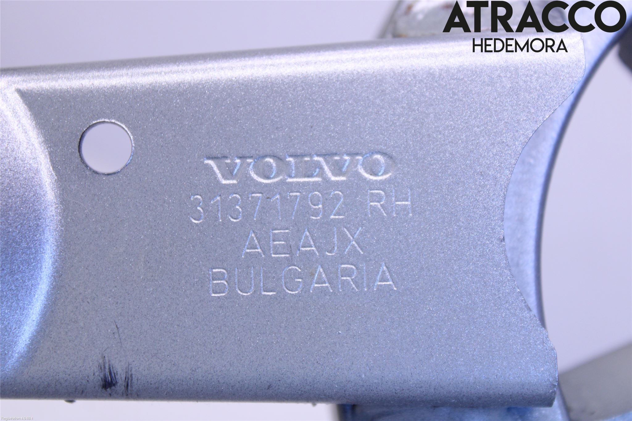 Volvo S90 17->> Bakluckegångjärn Hö