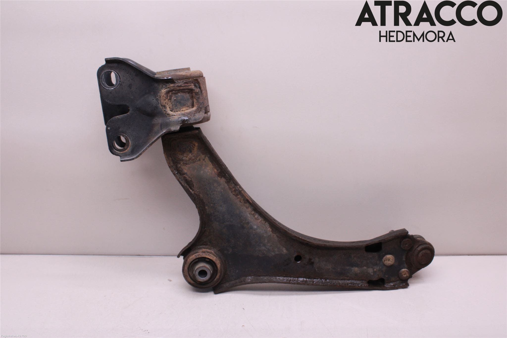 Volvo V70 08-13 Bärarm Fram Undre Hö