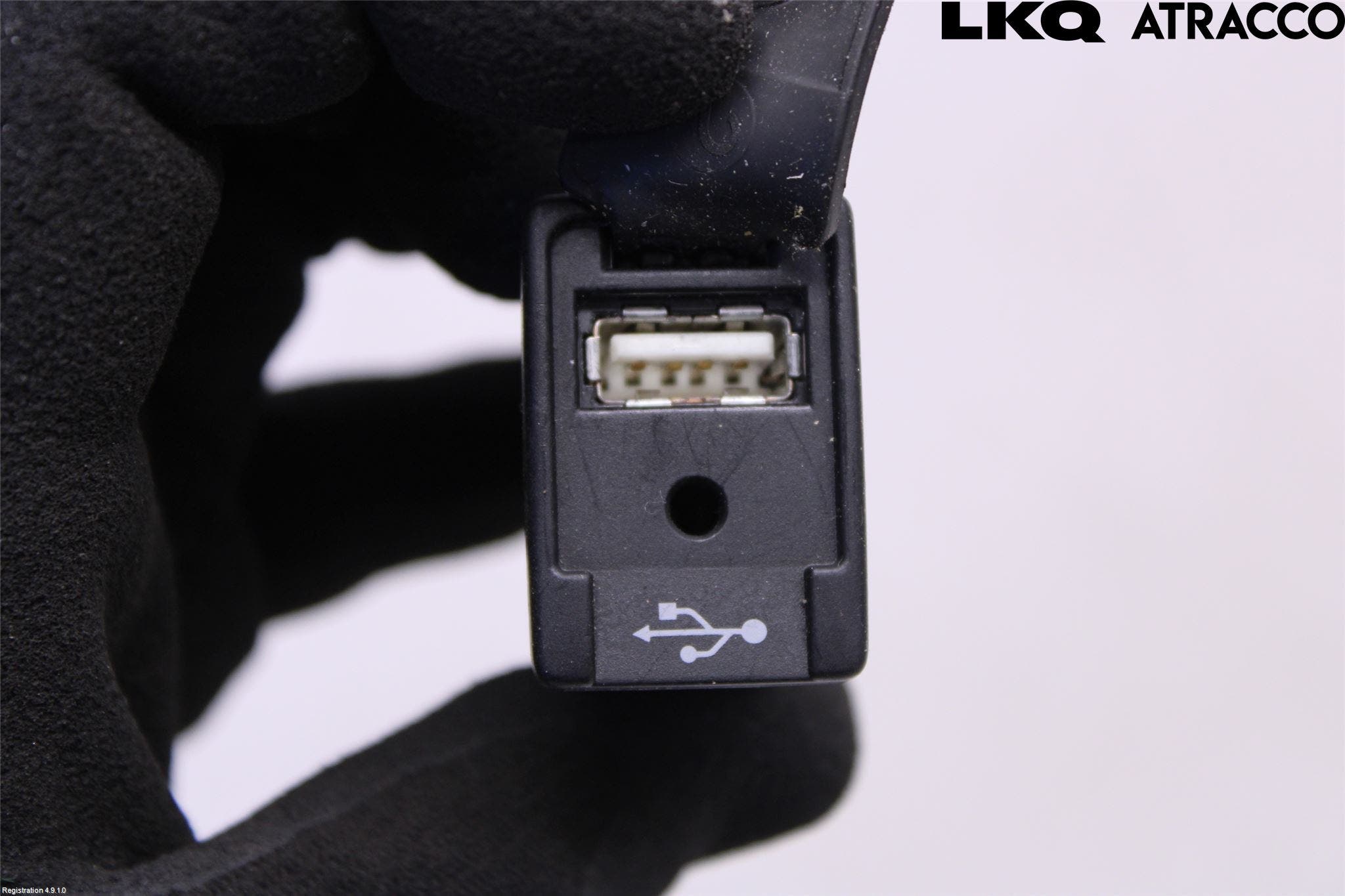 Toyota HILUX 16- Usb Connection