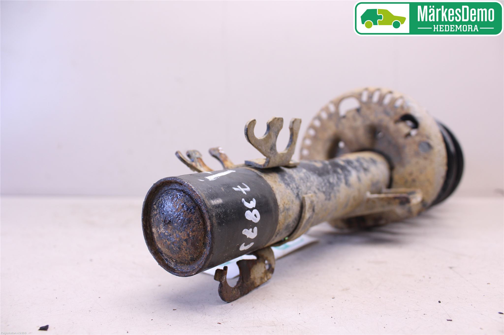 Volkswagen VW POLO 10-17 Fjäderben Fram Höger