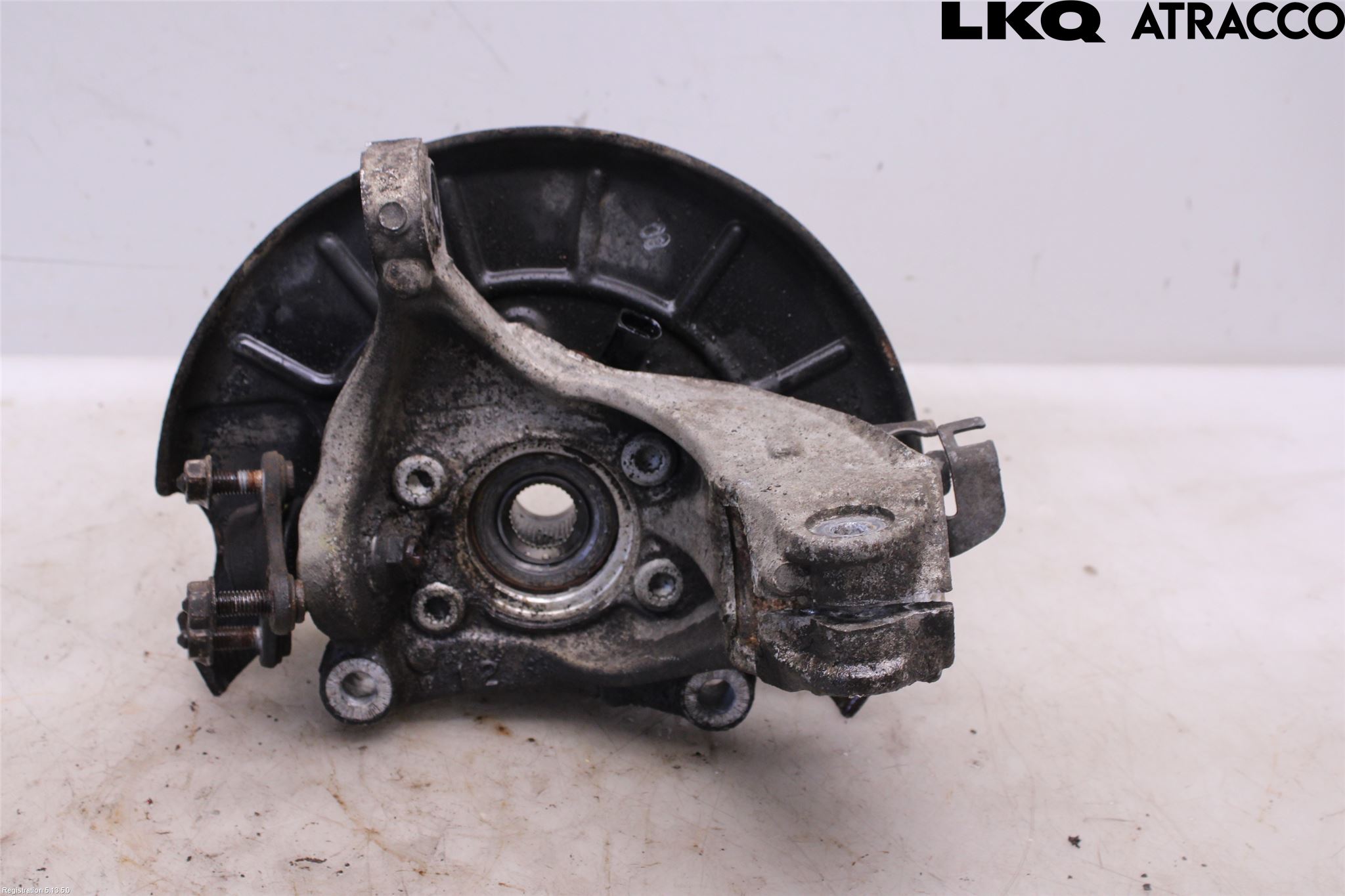 Volkswagen VW PASSAT 11-14 Styrspindel Lagerhus Vä