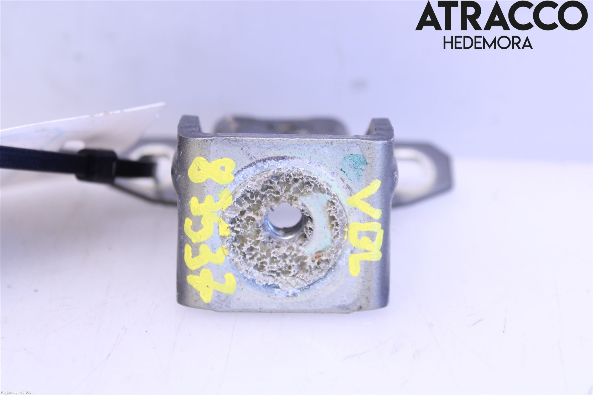 Fiat 500X 15- Bakluckegångjärn Vä