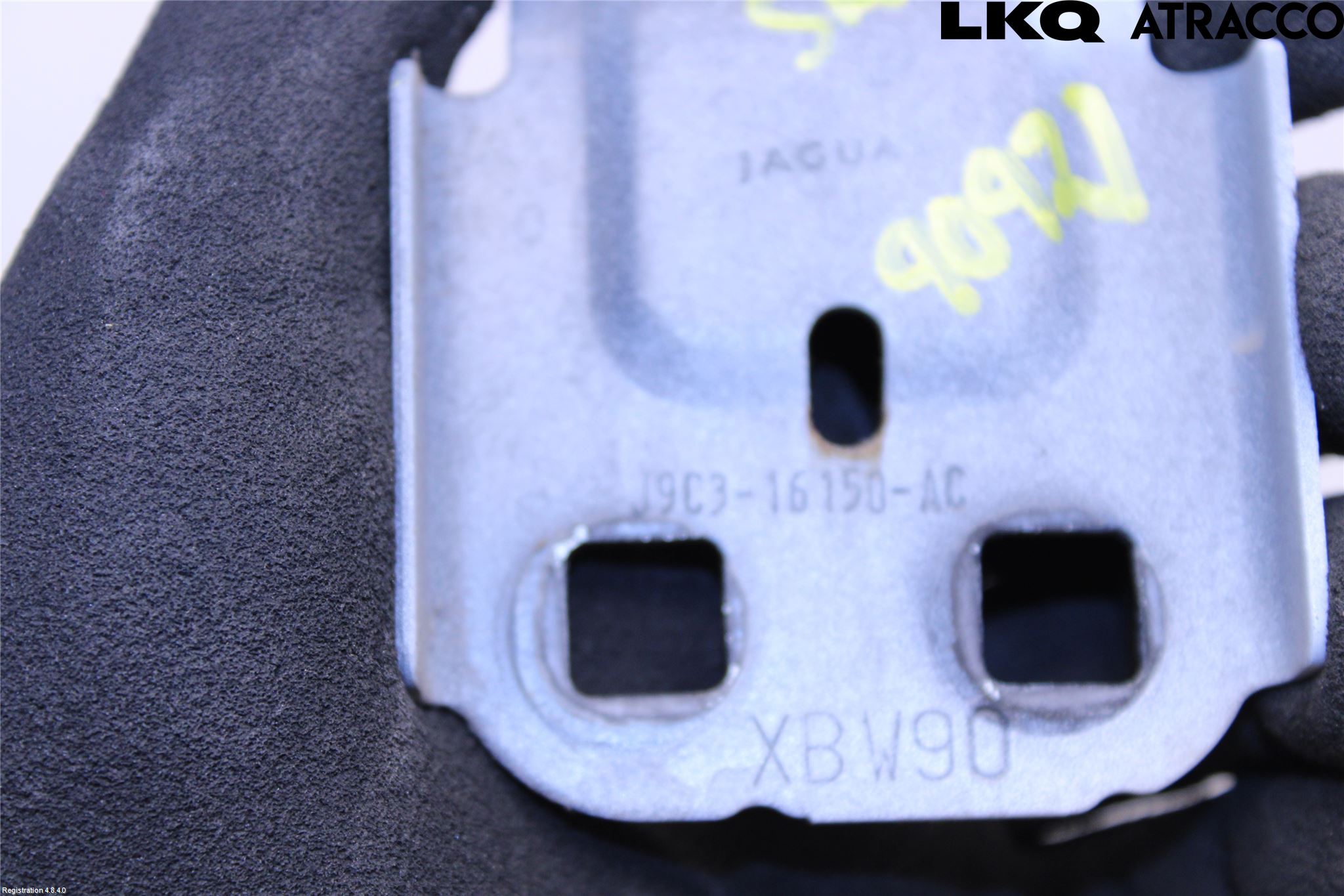 Jaguar E-PACE 17- Skärmfäste Fram Hö