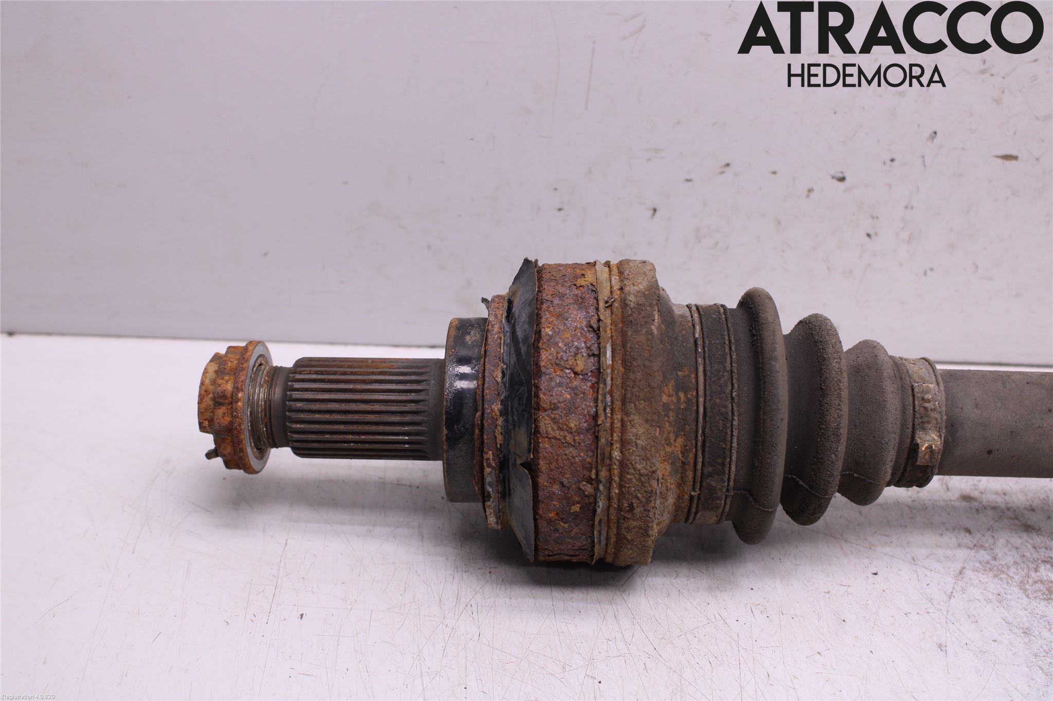 BMW 5 E60/61 Sed/Tou 02-10 Drivaxel Bak Vänster