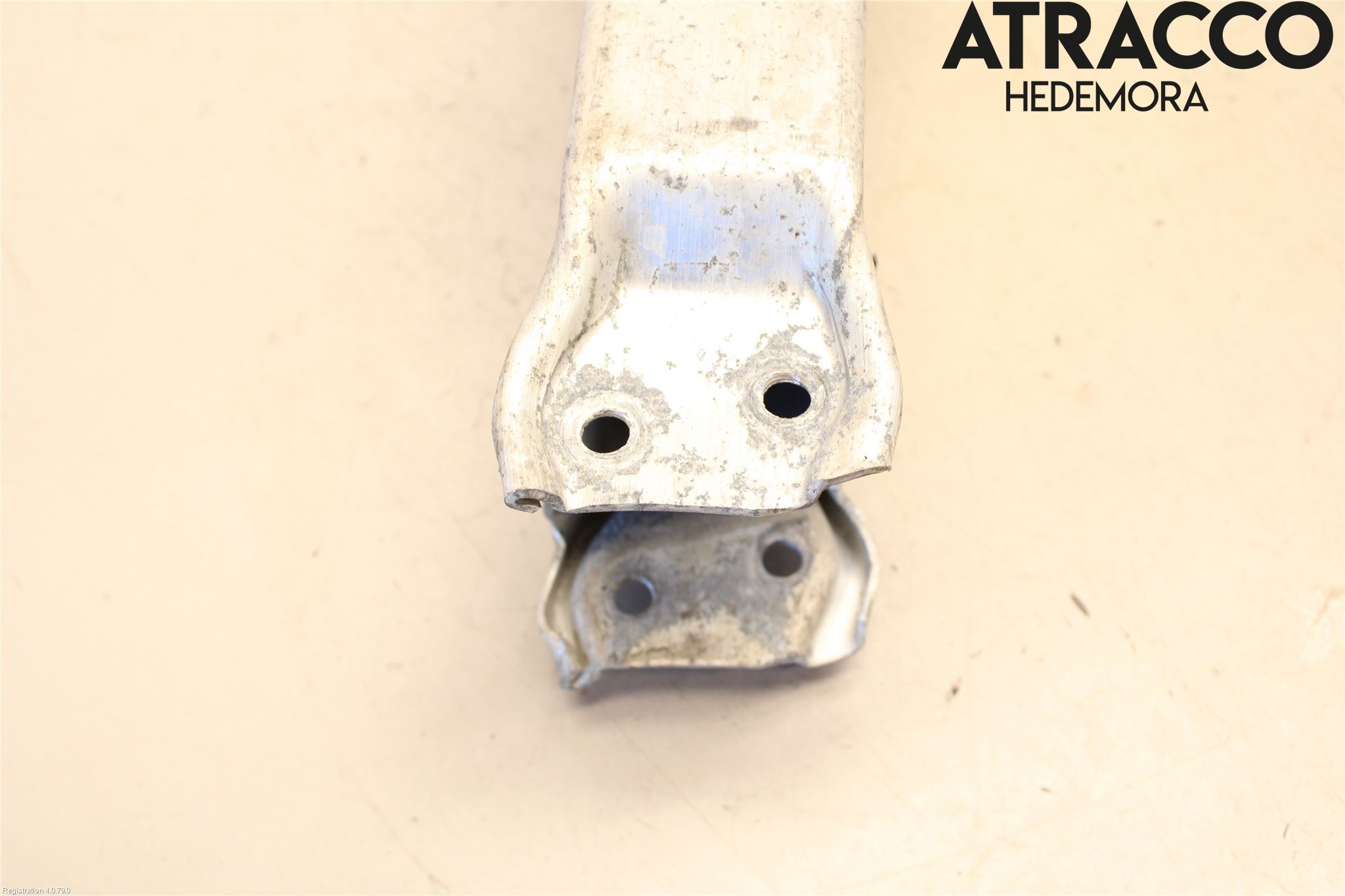 BMW 5 F10/F11/F18 09-17 Stötfångarbärjärn Fram
