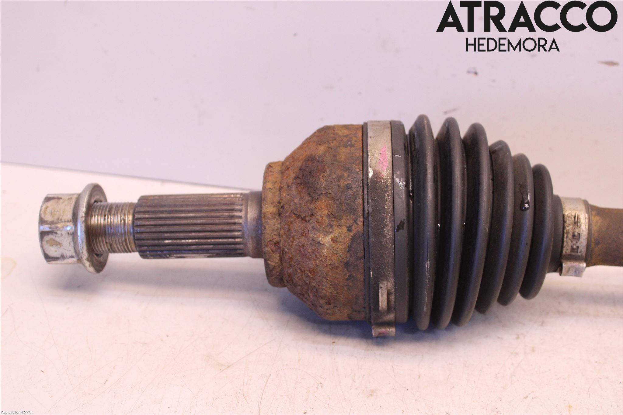 Nissan QASHQAI+2  10-14 Drivaxel Fram Vänster