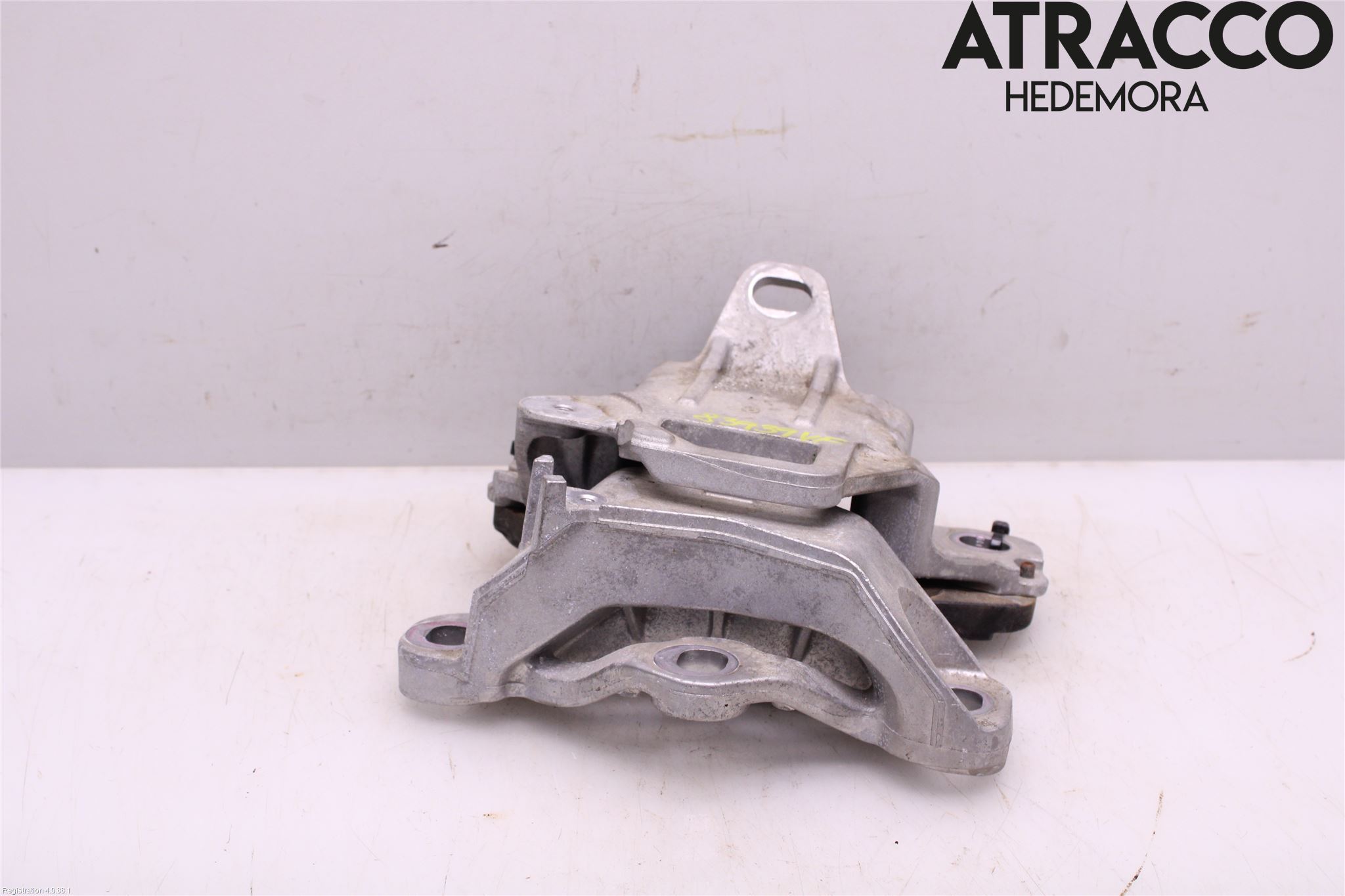 Mazda 3 IV 19- Motorfäste