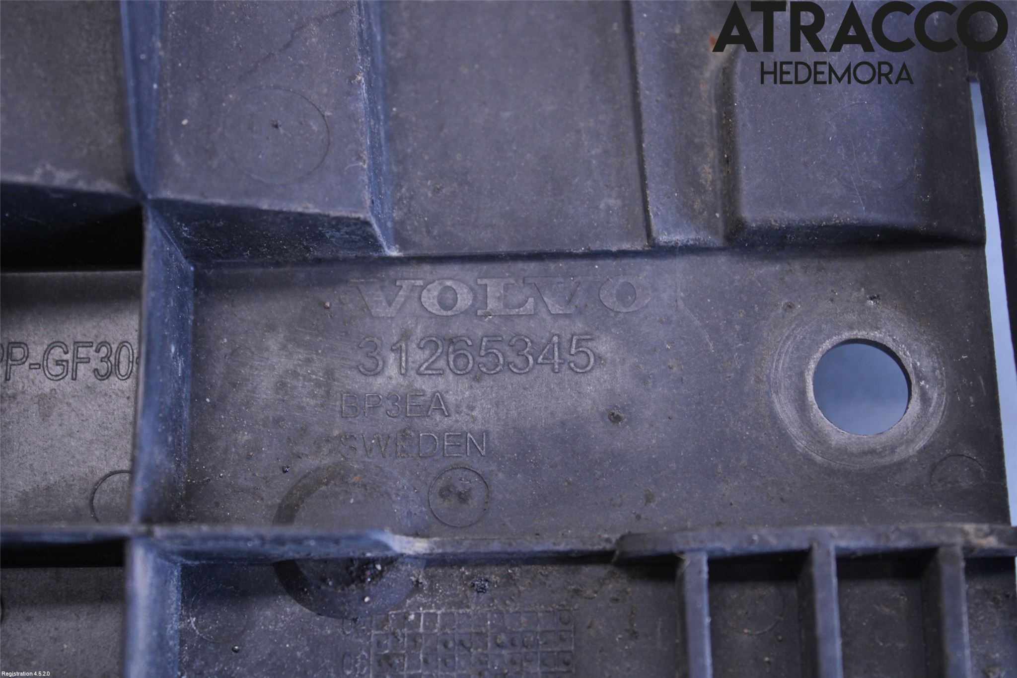 Volvo V70 08-13 Stötfångarfäste Fram Hö