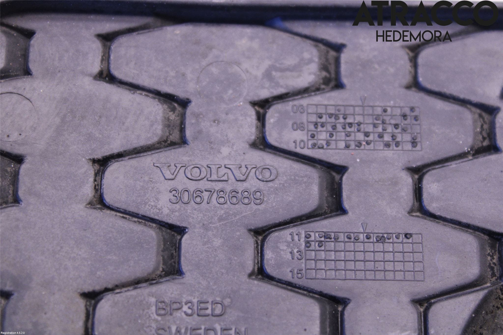 Volvo XC70 08-13 Dimljussarg Fram