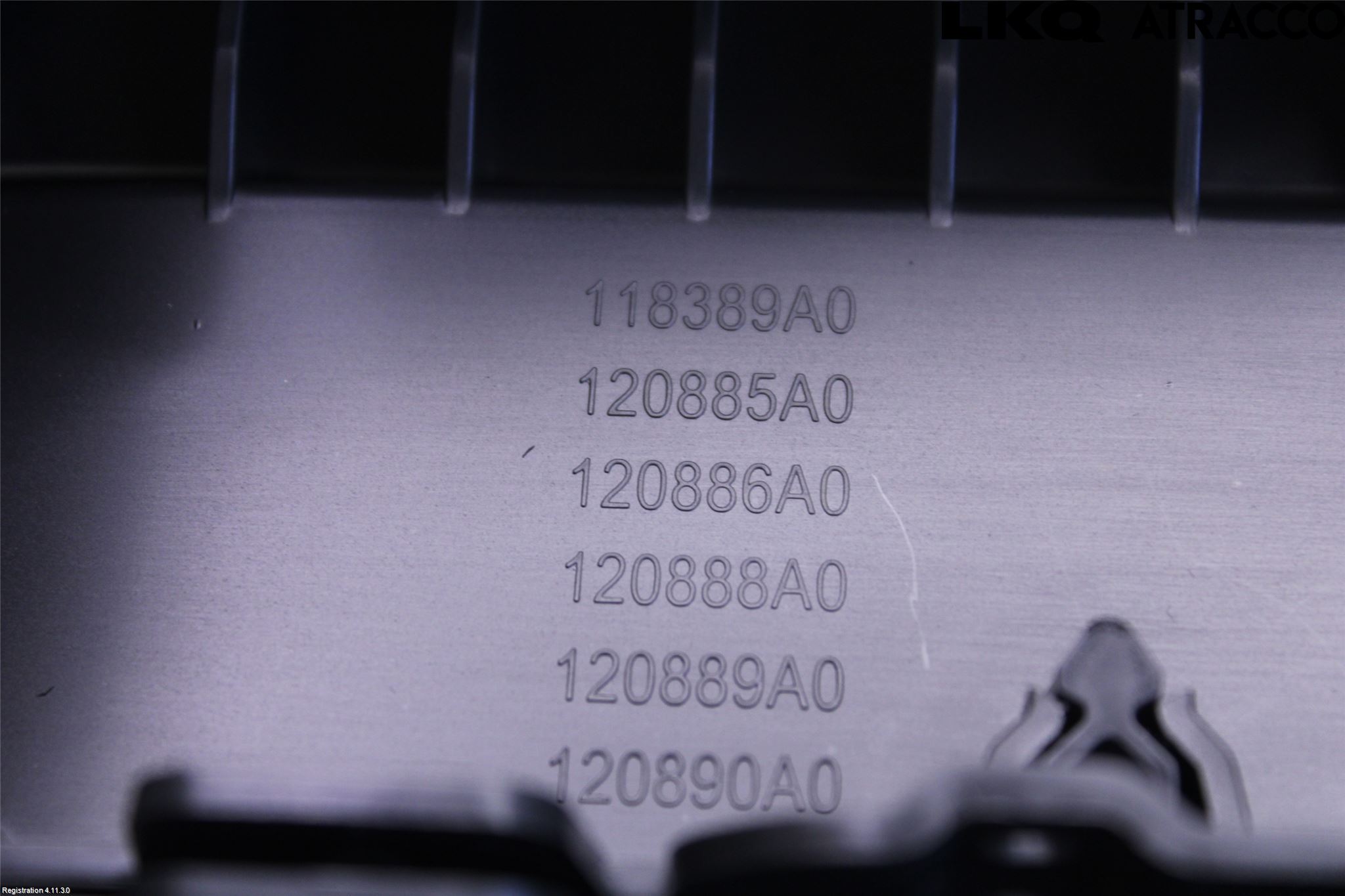 Peugeot 408 22- Inredning Armstöd