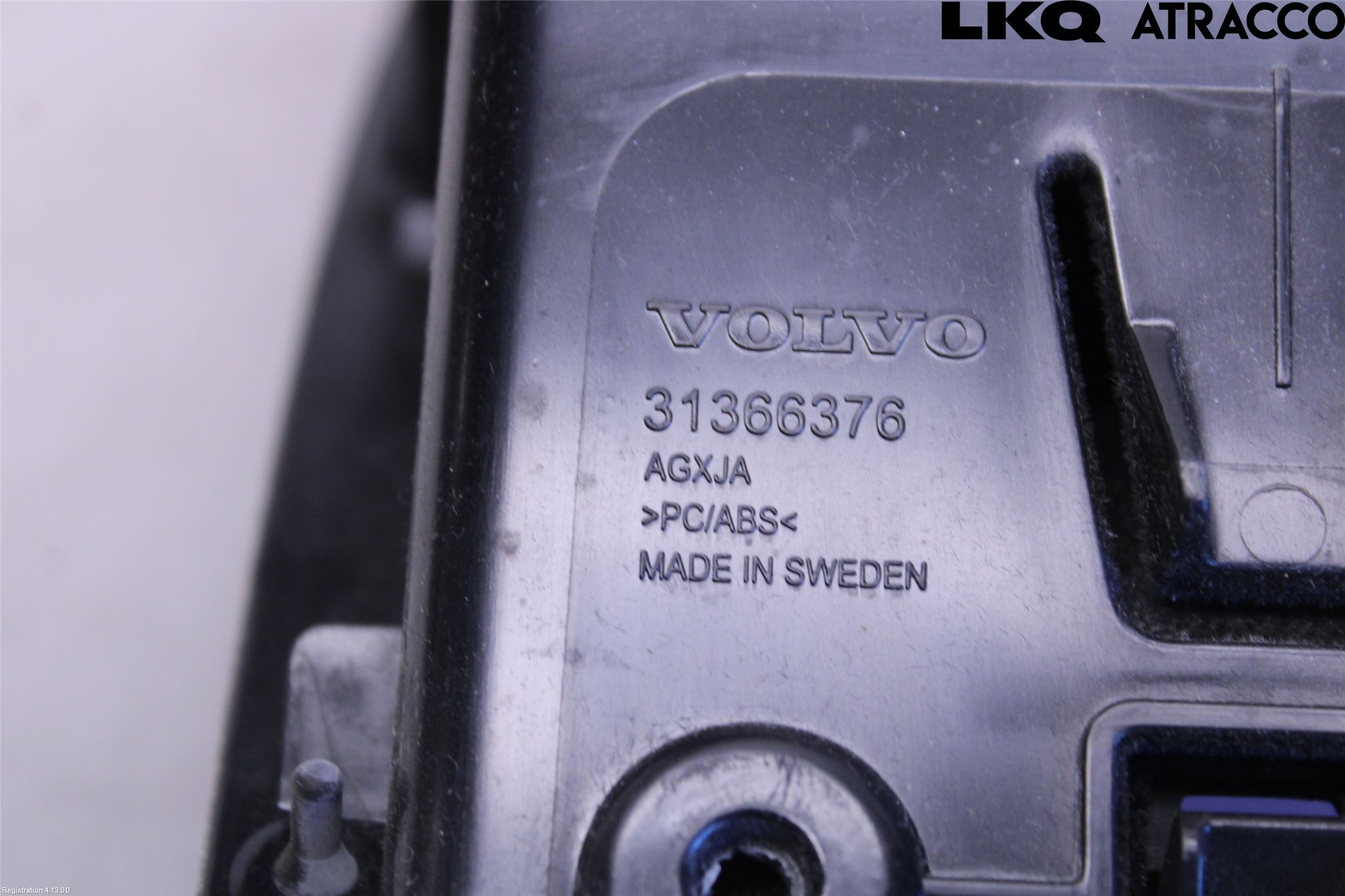 Volvo XC90/RECHARGE 16- Instrumentbräda Förvaringsfack