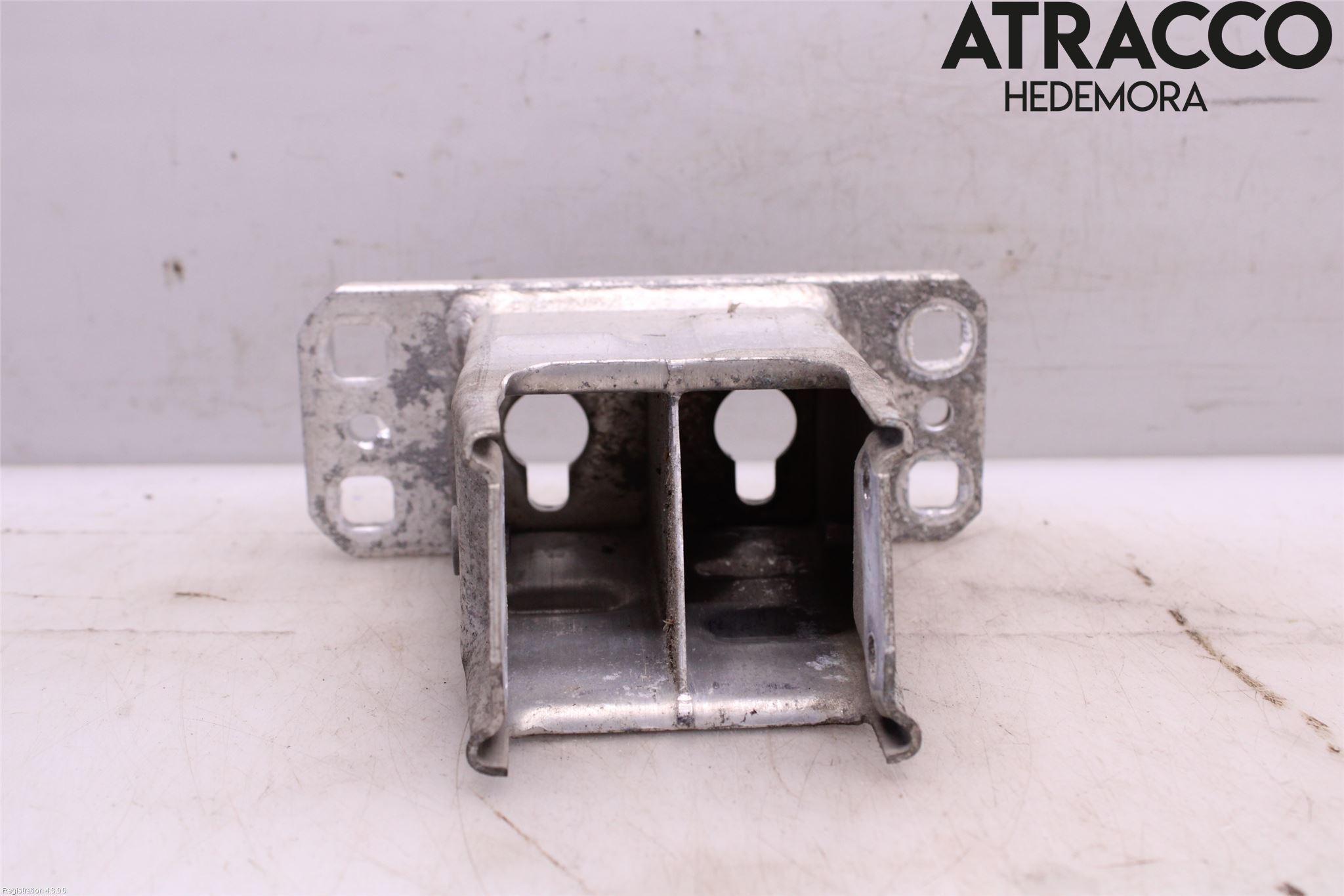 BMW 5 E60/61 Sed/Tou 02-10 Stötfångarbärjärn Fram