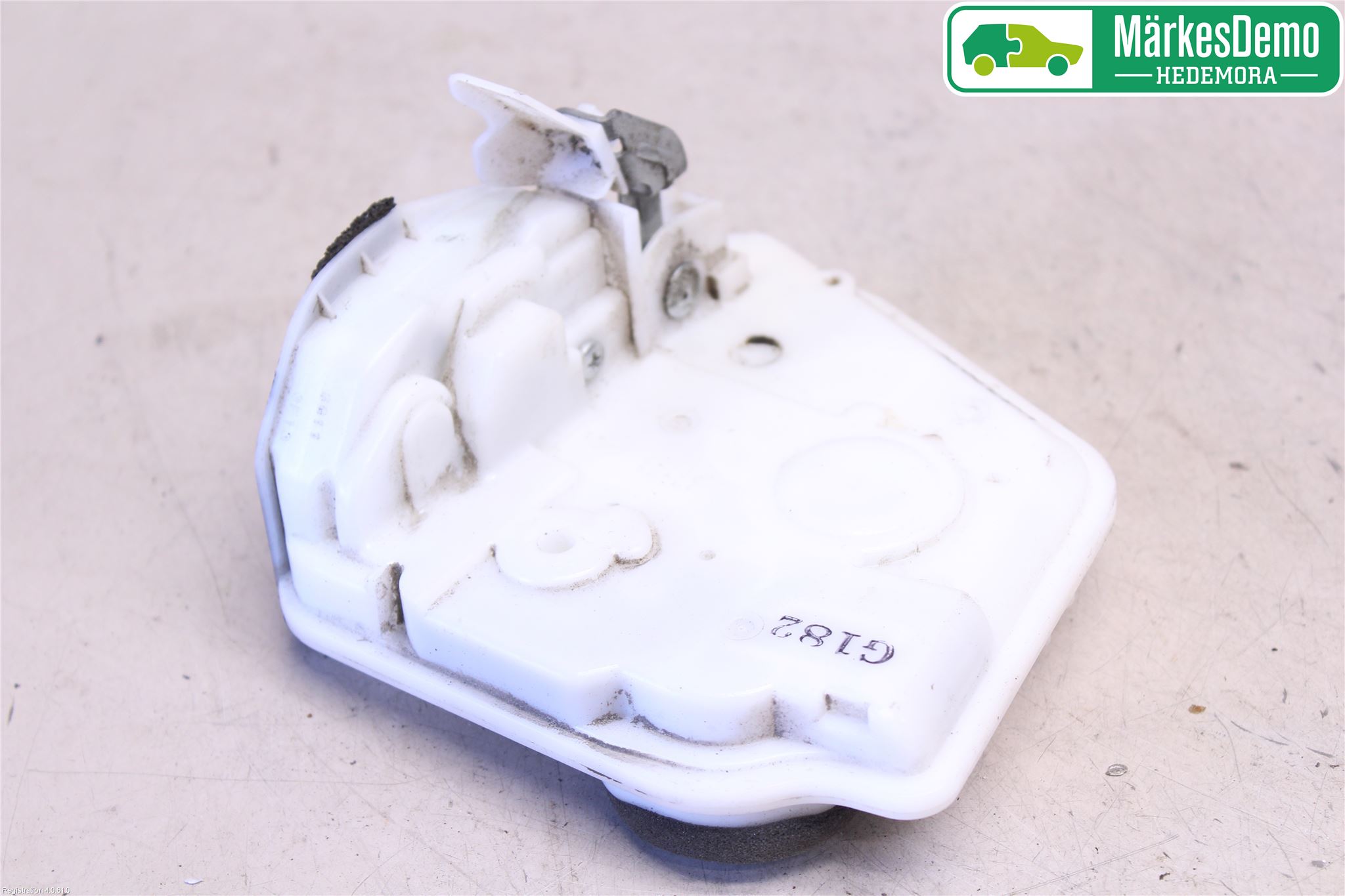 Mazda 2 (DE) 08-15 Låskista-Dörrlås