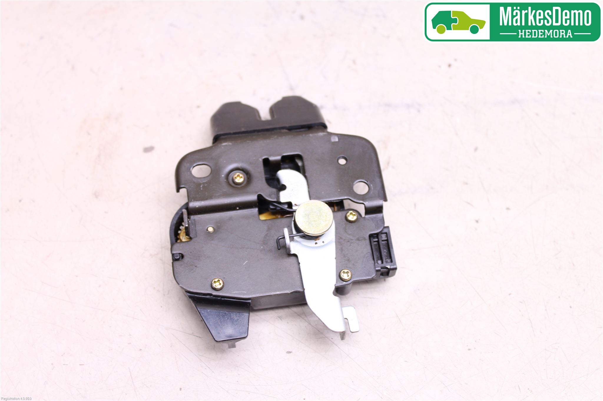 Subaru LEGACY    04-06 Låskista Baklucka