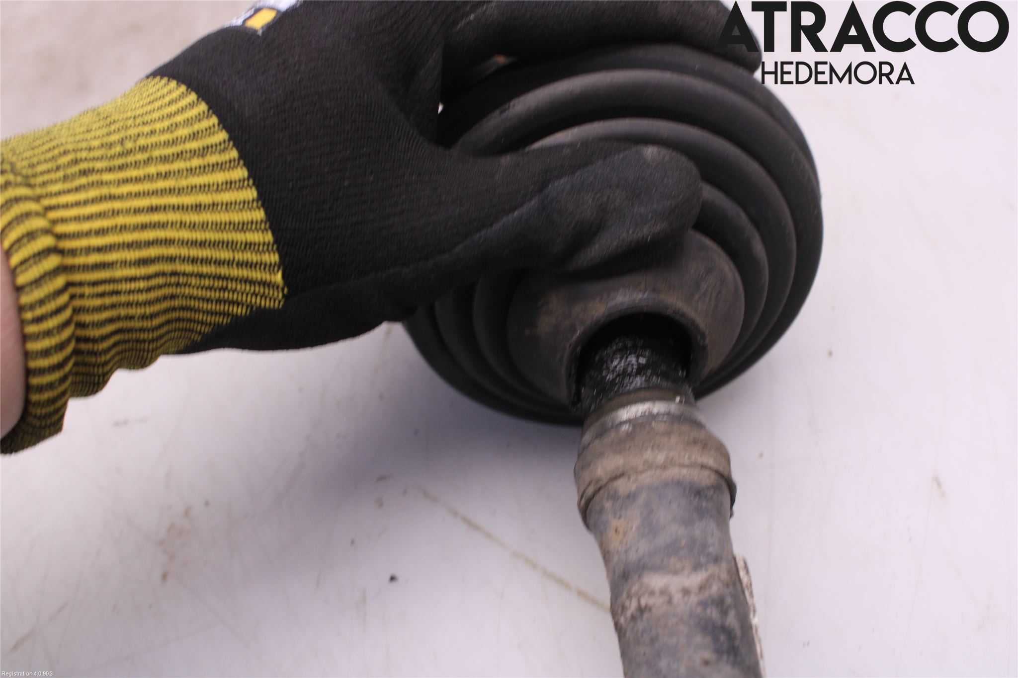 Volkswagen VW PASSAT 05-11 Drivaxel Fram Vänster
