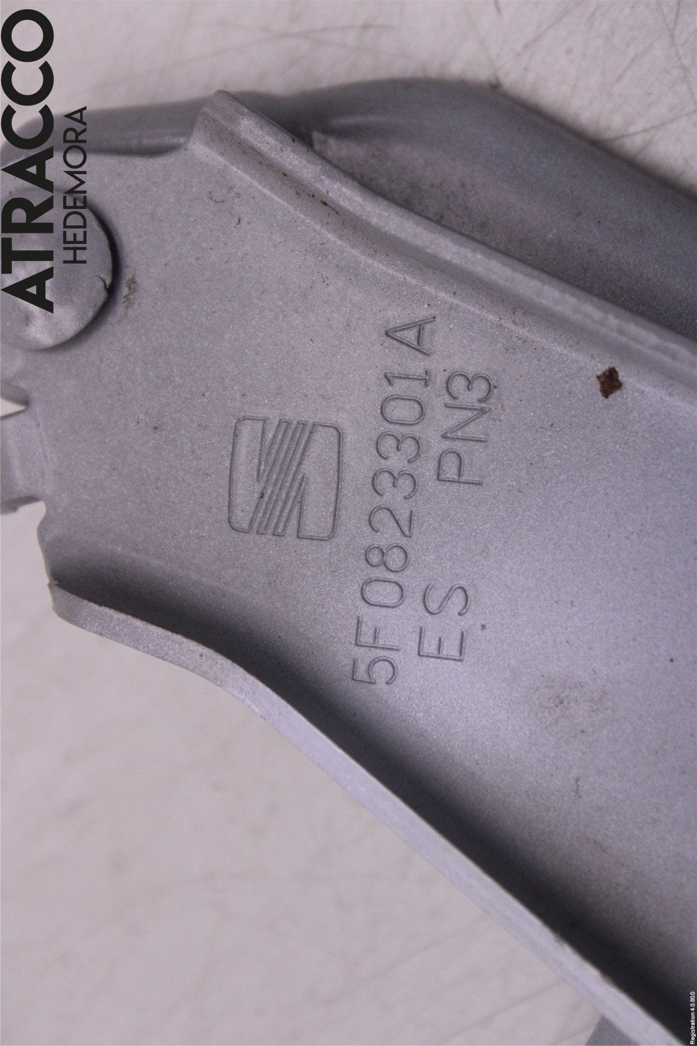 Seat LEON 13-20 Huvgångjärn