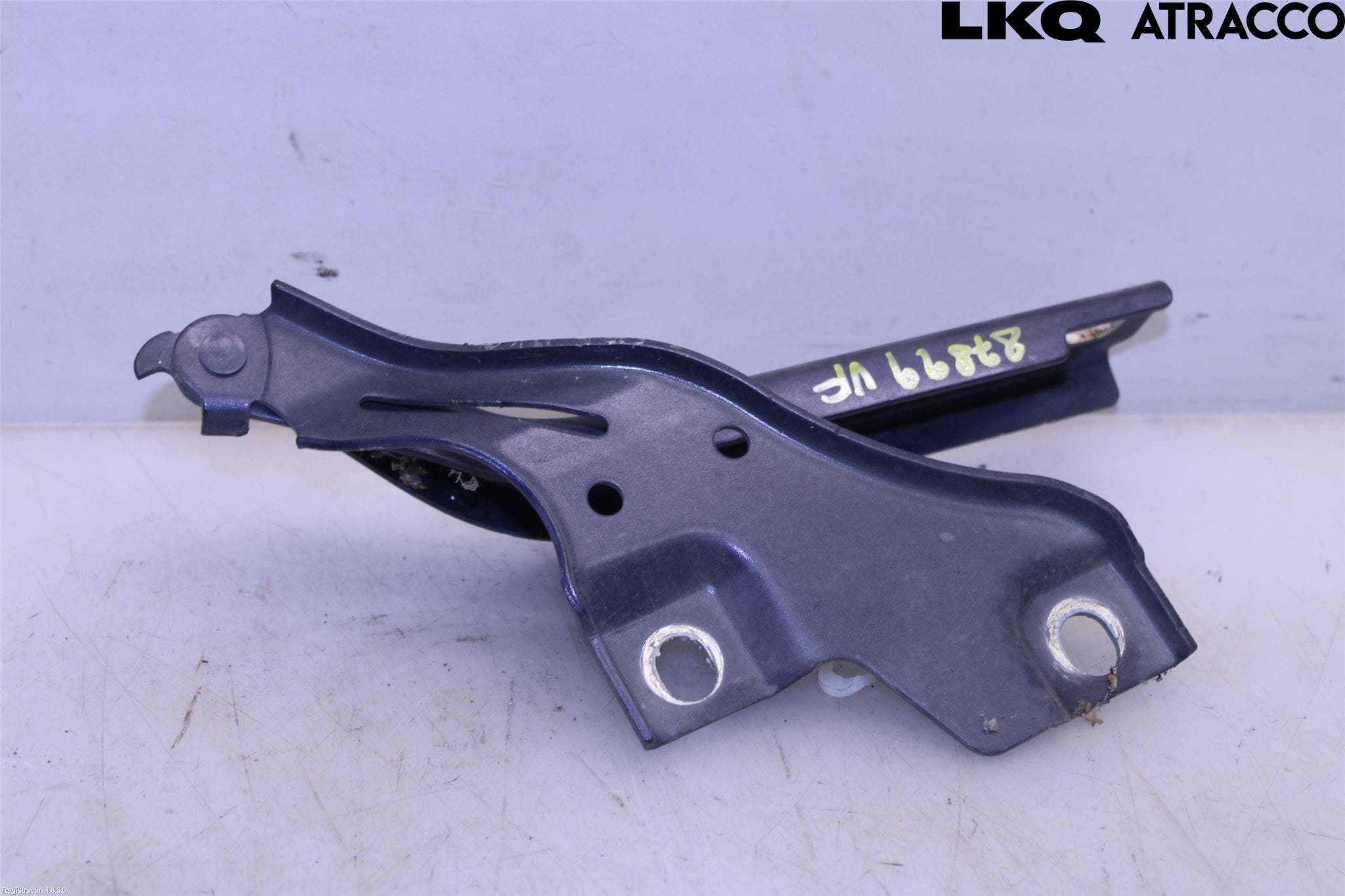 Volkswagen VW PASSAT 15-19 Huvgångjärn