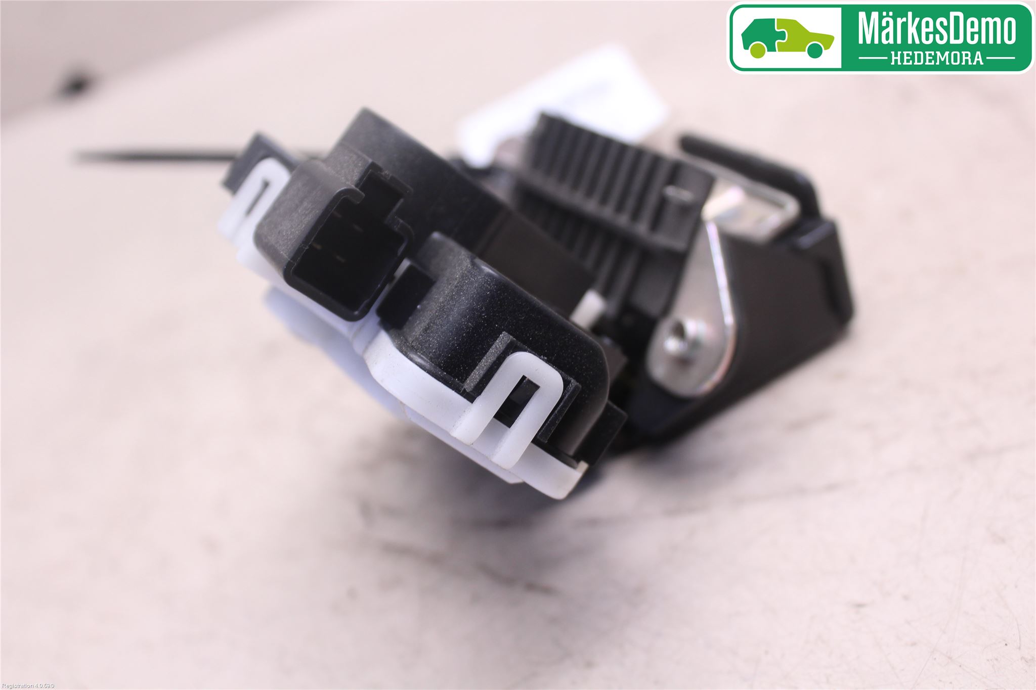 Mazda 2 (DE) 08-15 Låskista Baklucka